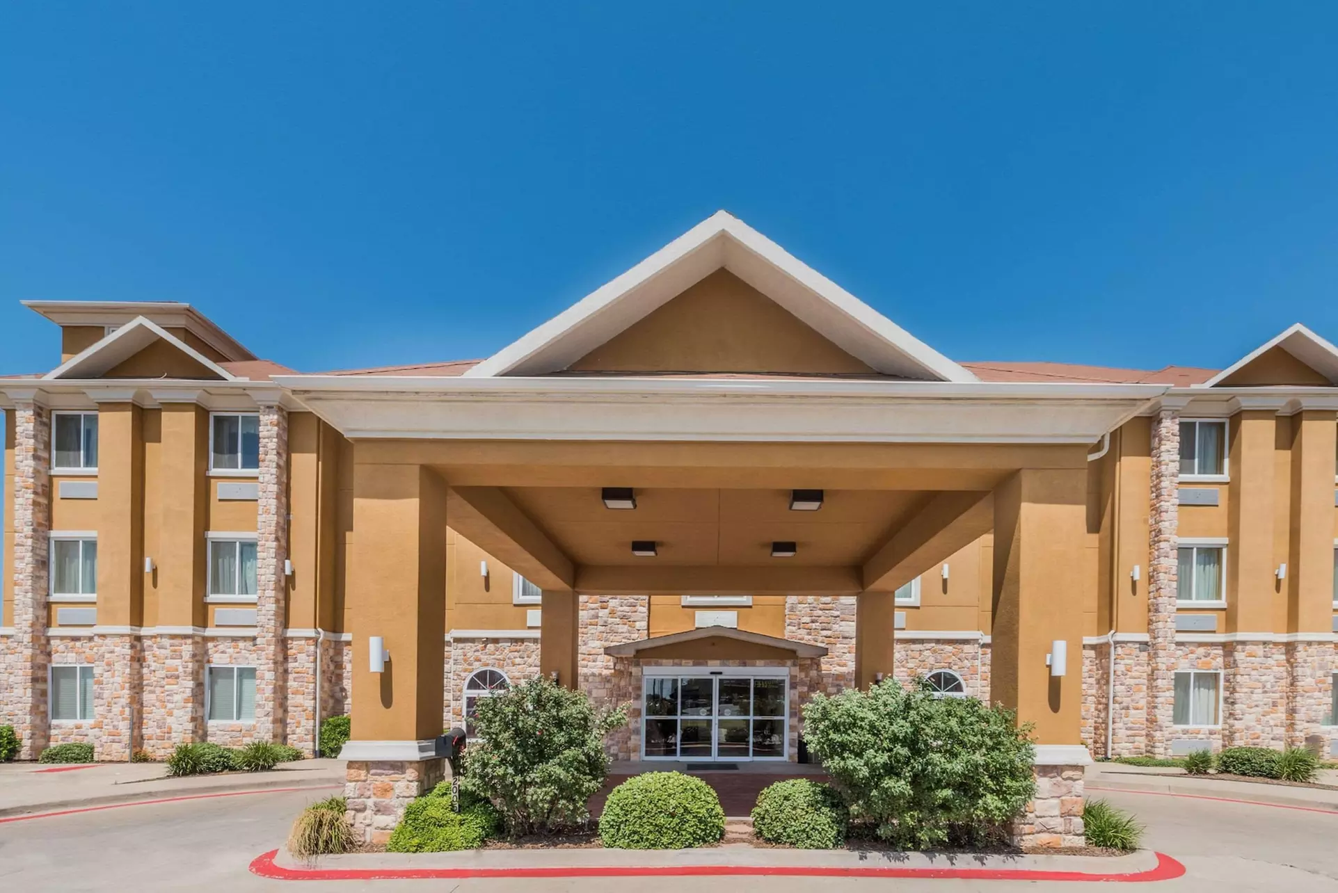 Days Inn & Suites by Wyndham Cleburne TX - Primary Image