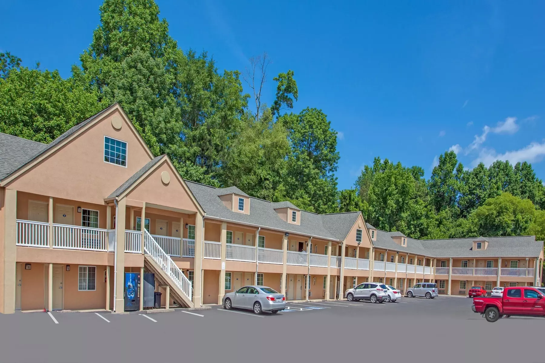 Days Inn by Wyndham Canton - Primary Image