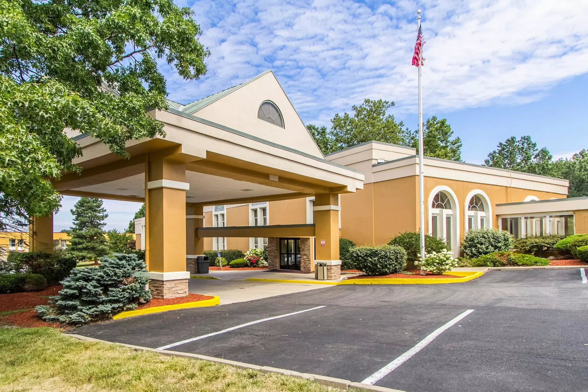 GreenRidge Hotel - Primary Image