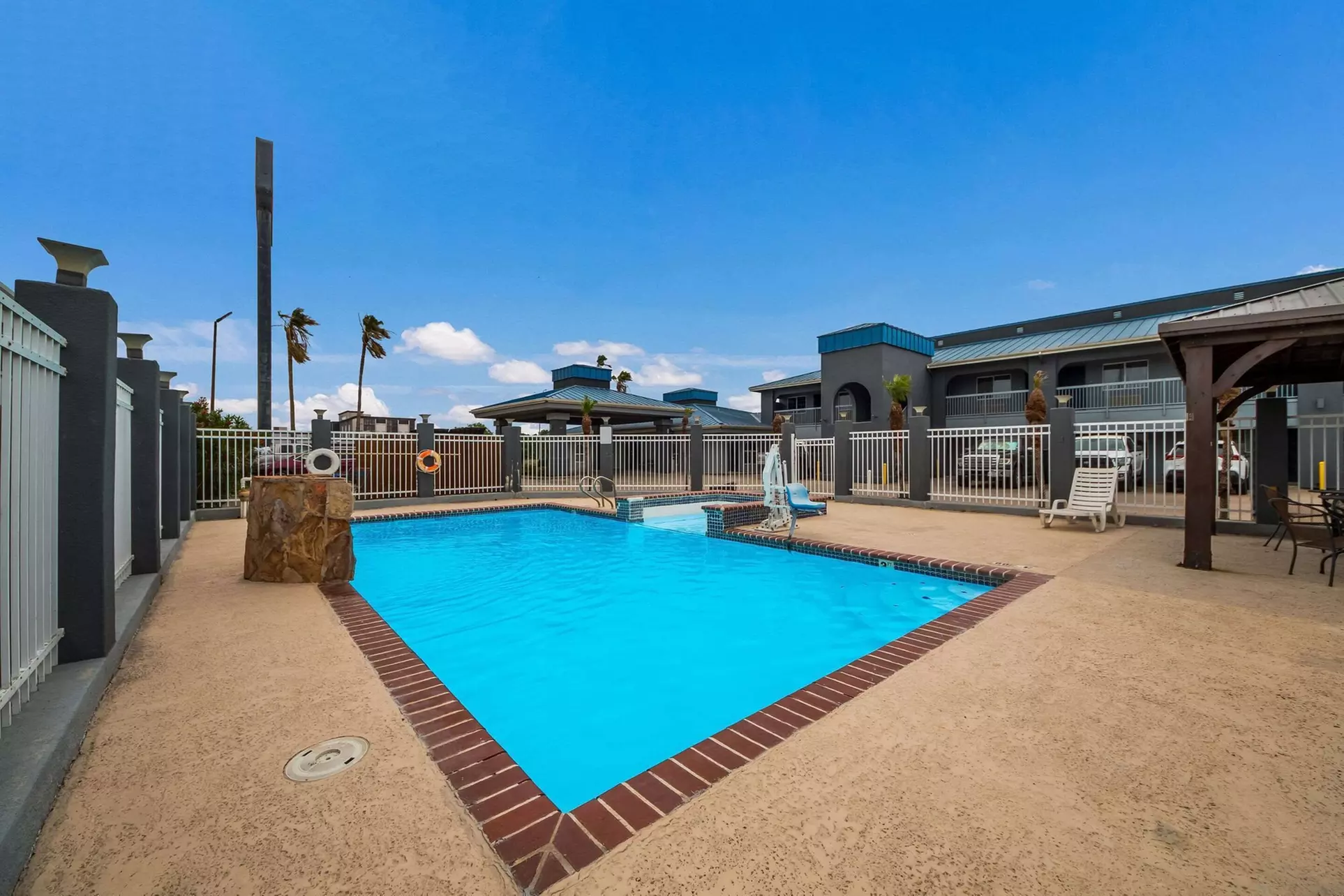 Rodeway Inn & Suites - Primary Image