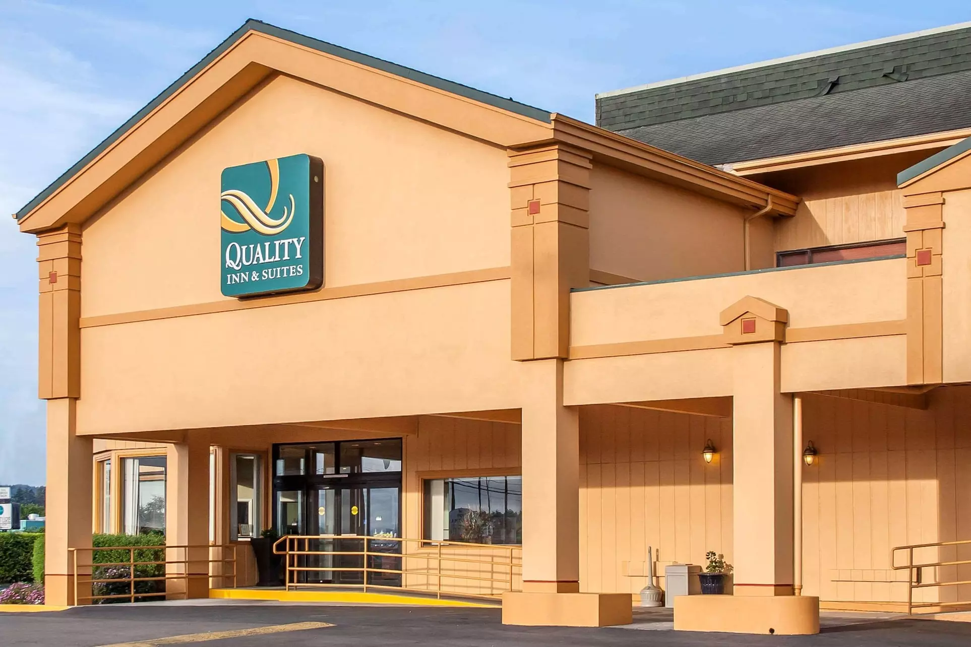 Quality Inn & Suites at Coos Bay - Primary Image