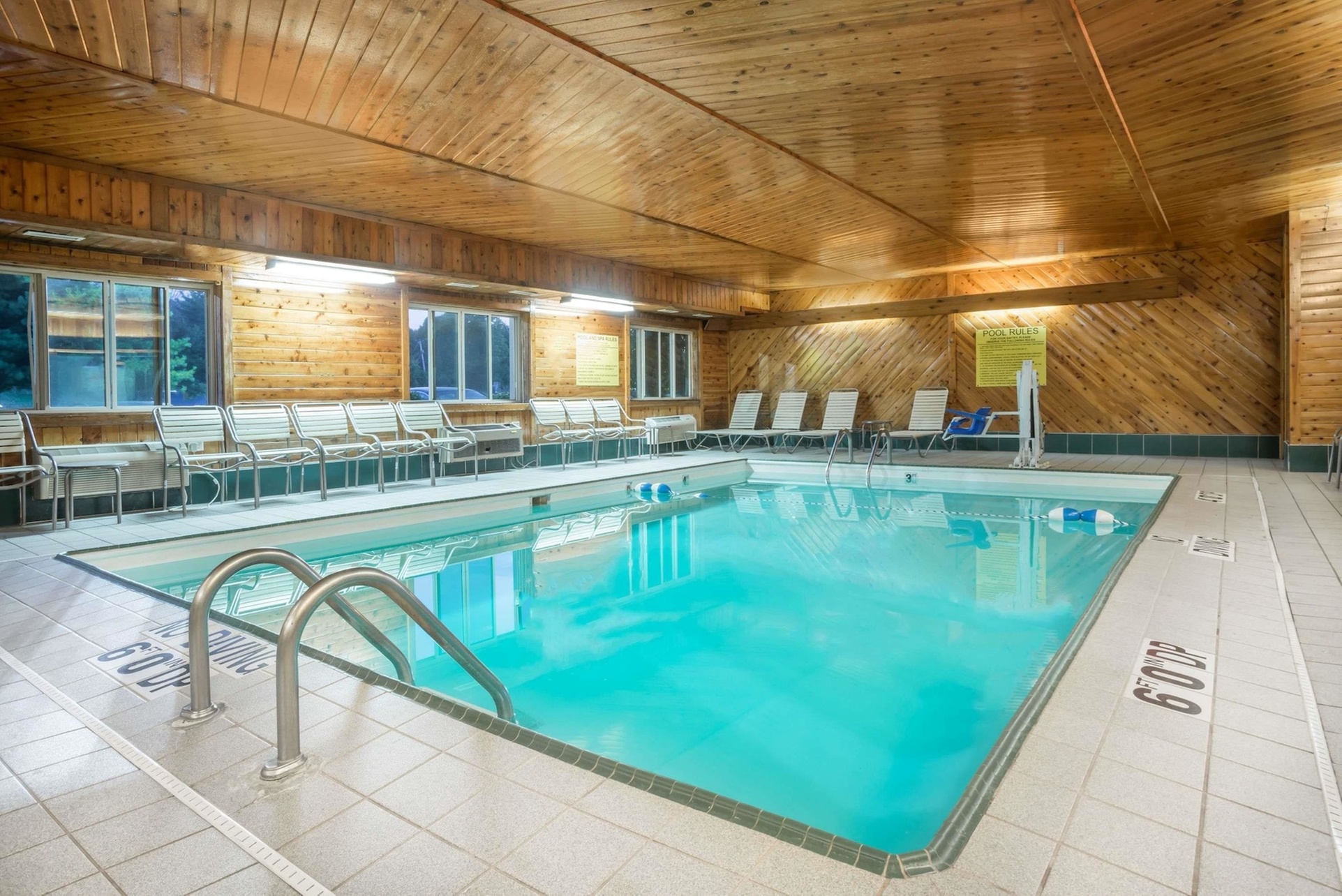 Super 8 by Wyndham Bloomington University Area