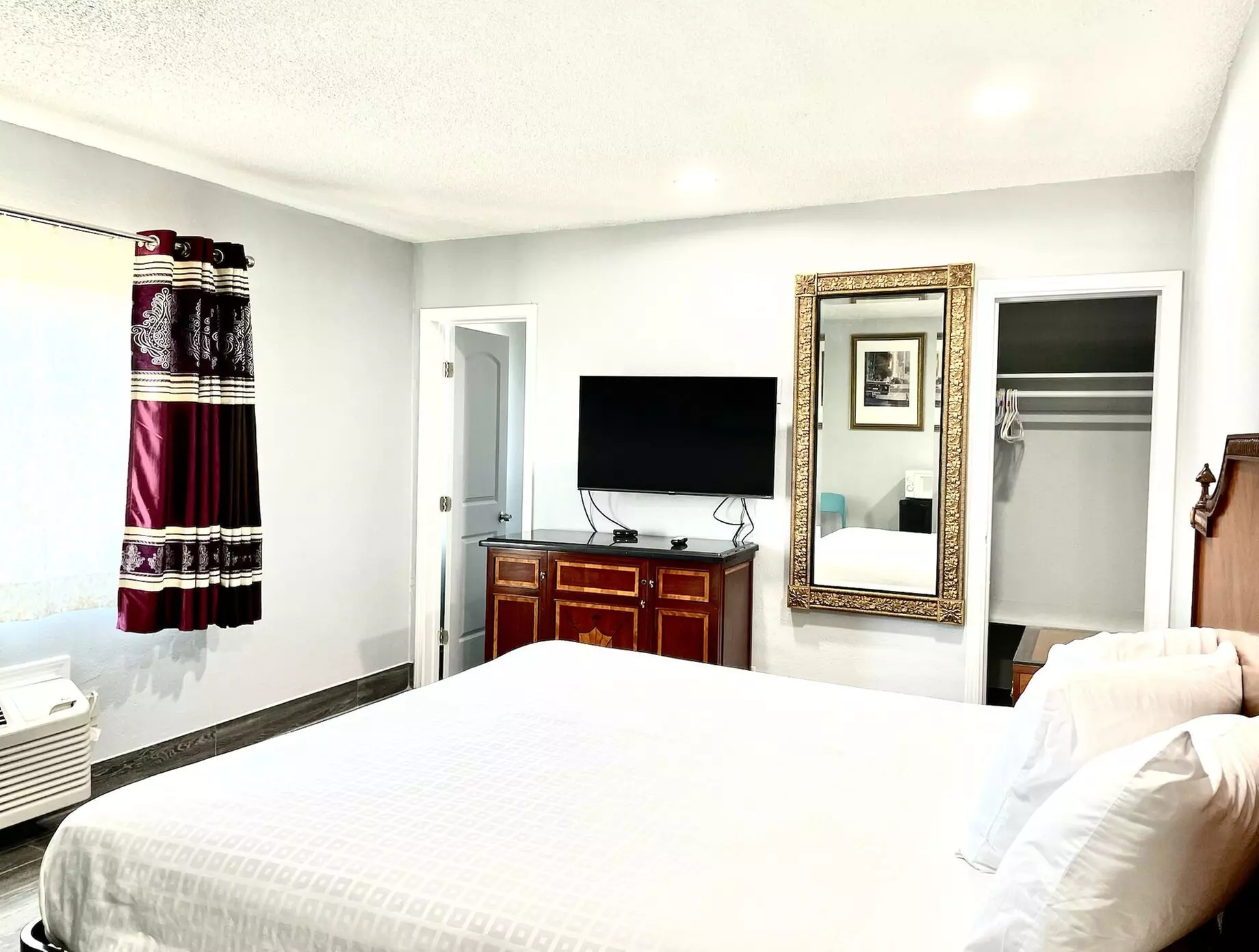 Sundial Lodge - Primary Image