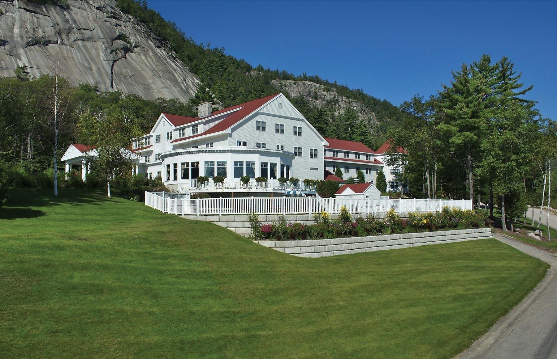 The White Mountain Hotel & Resort