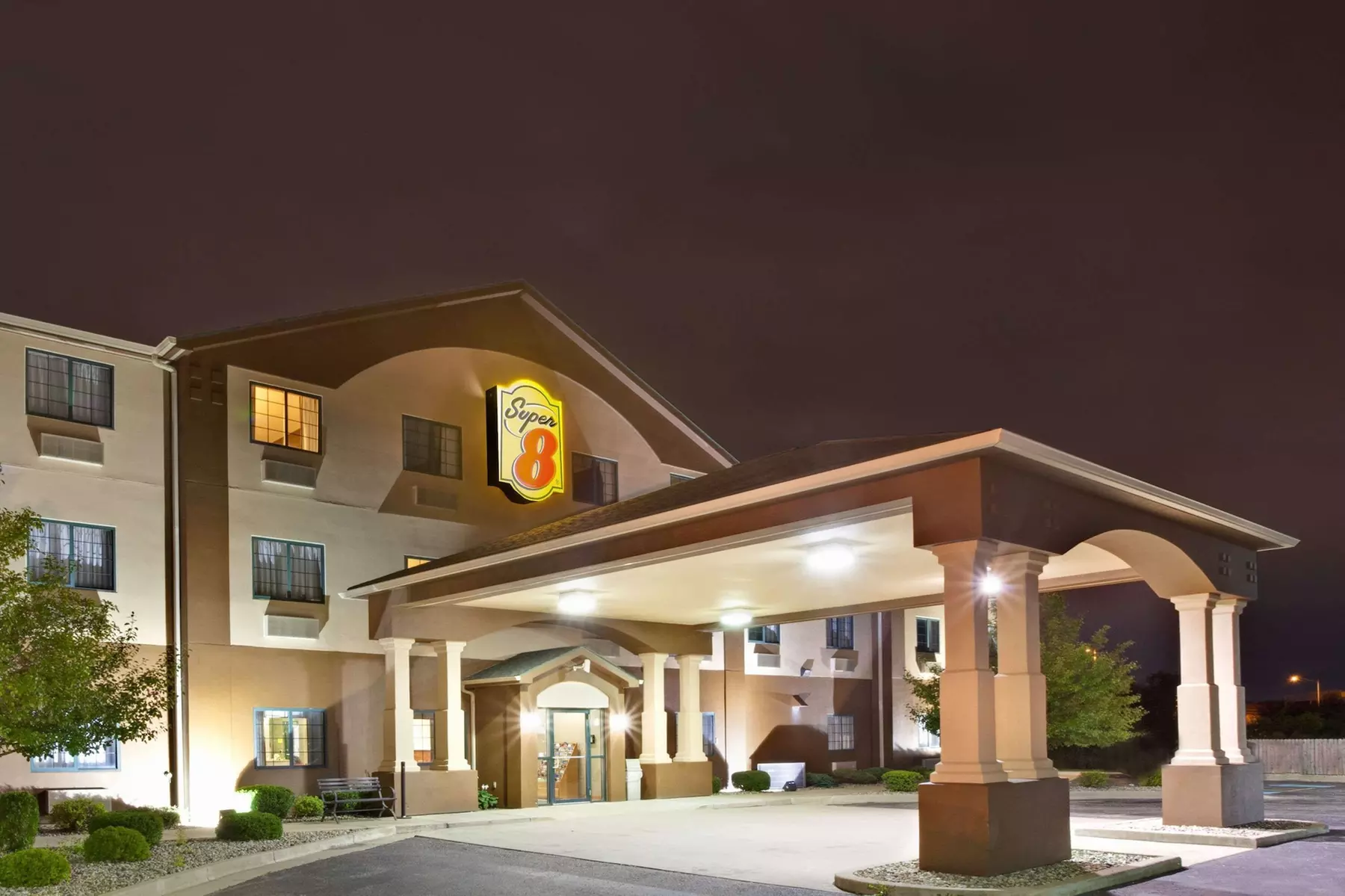 Super 8 by Wyndham South Bend - Primary Image
