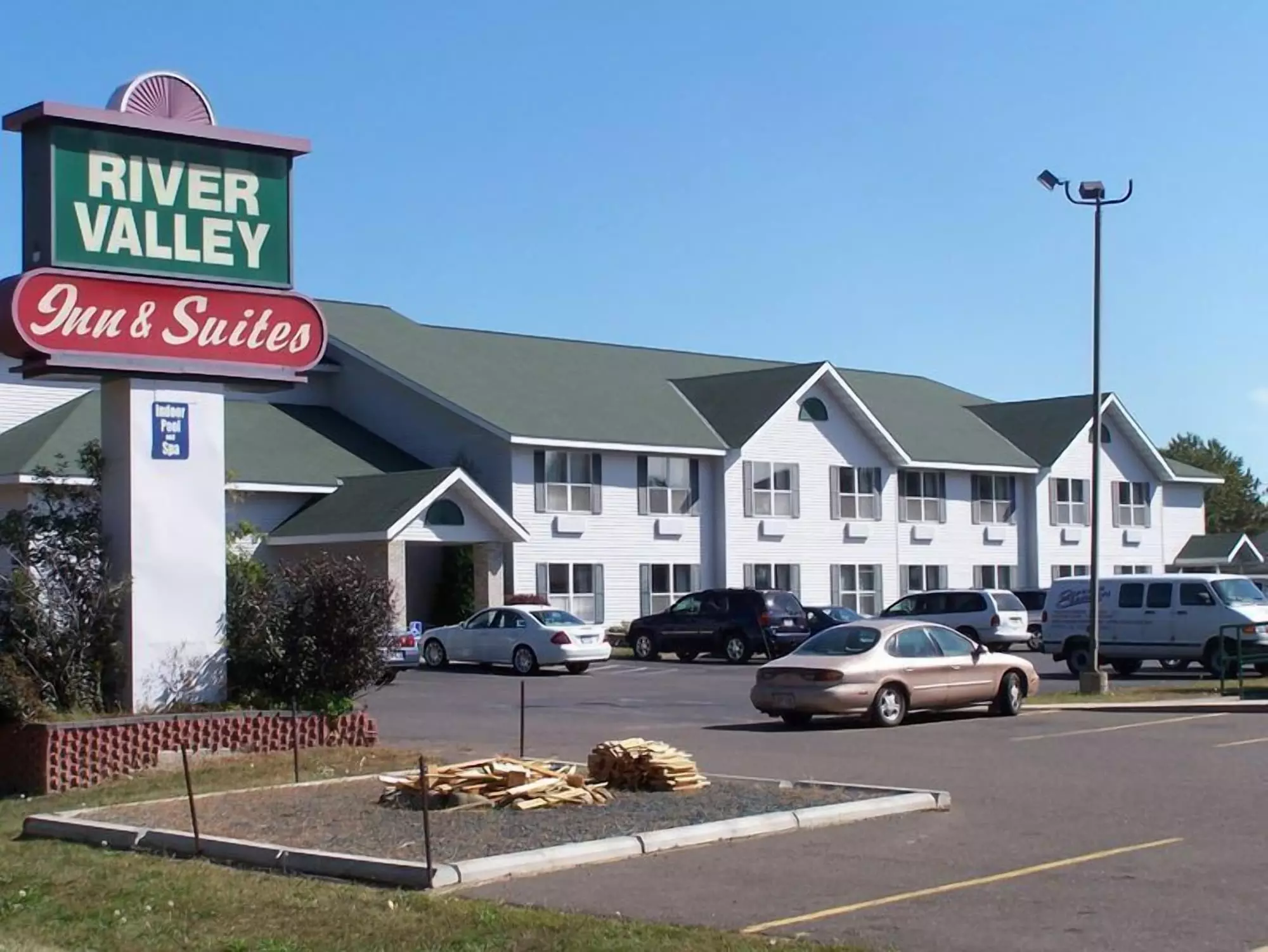 River Valley Inn & Suites - Primary Image