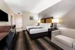 La Quinta Inn & Suites by Wyndham Orange - Second Medium