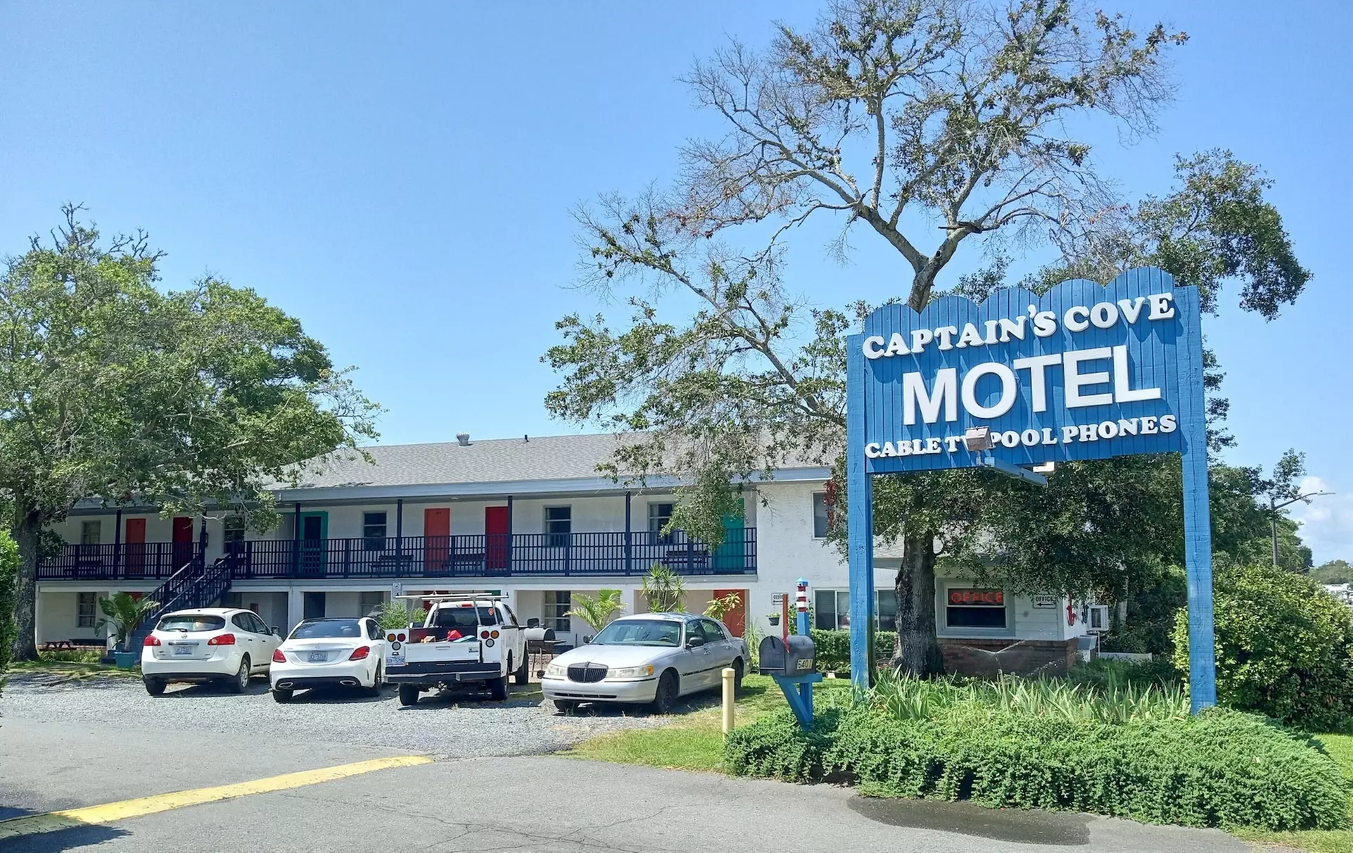 Captain's Cove Motel - Primary Image