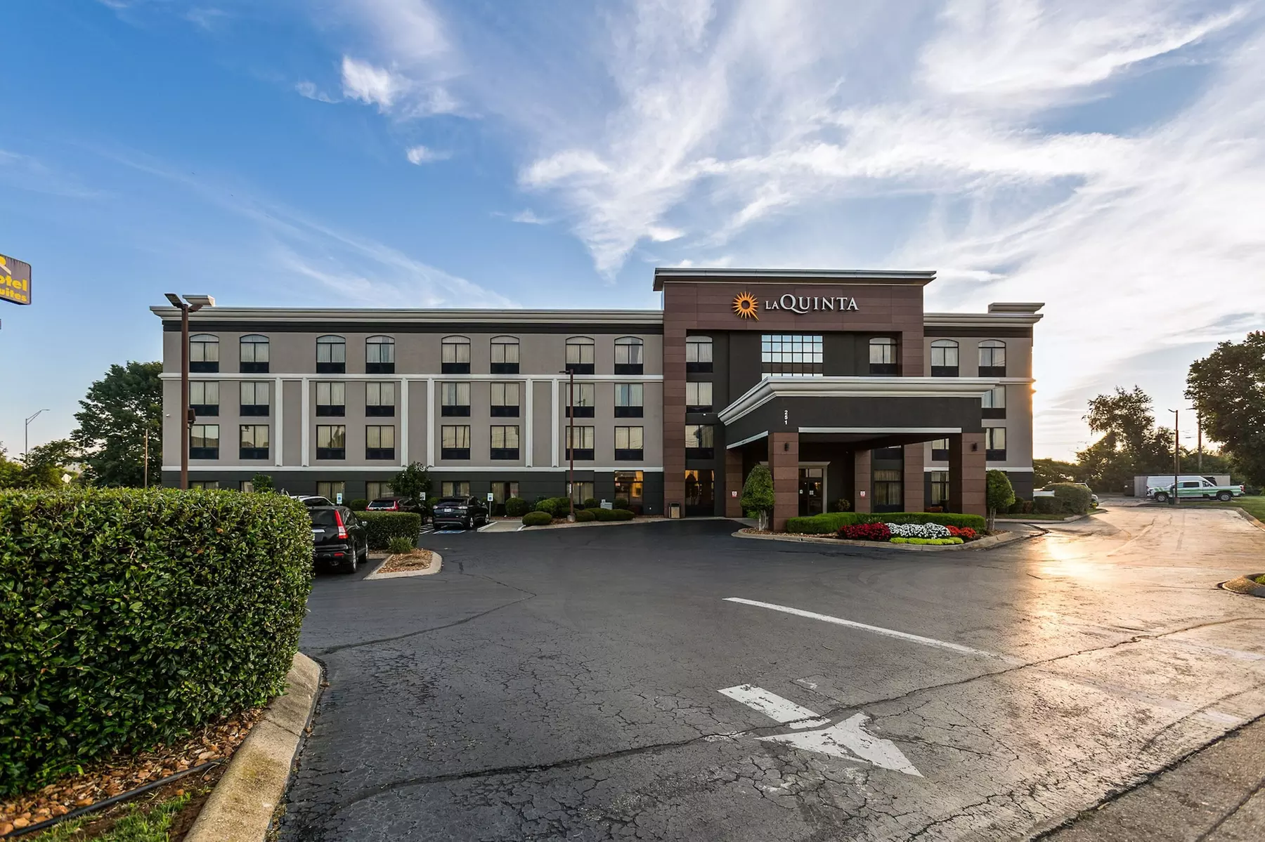 La Quinta Inn & Suites by Wyndham Clarksville - Primary Image