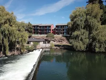 Bend Riverside Inn & Suites - Primary Image