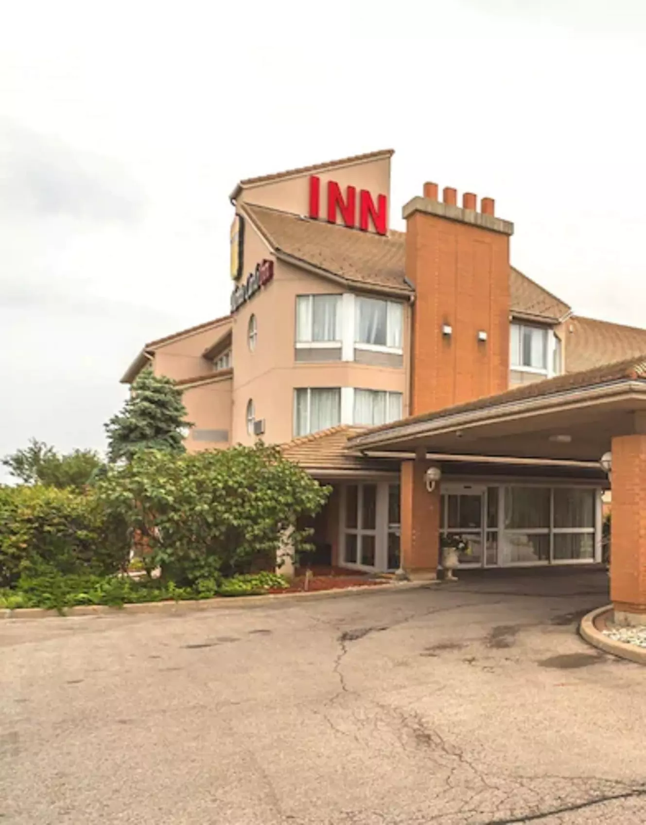 Monte Carlo Inn Oakville Suites - Primary Image