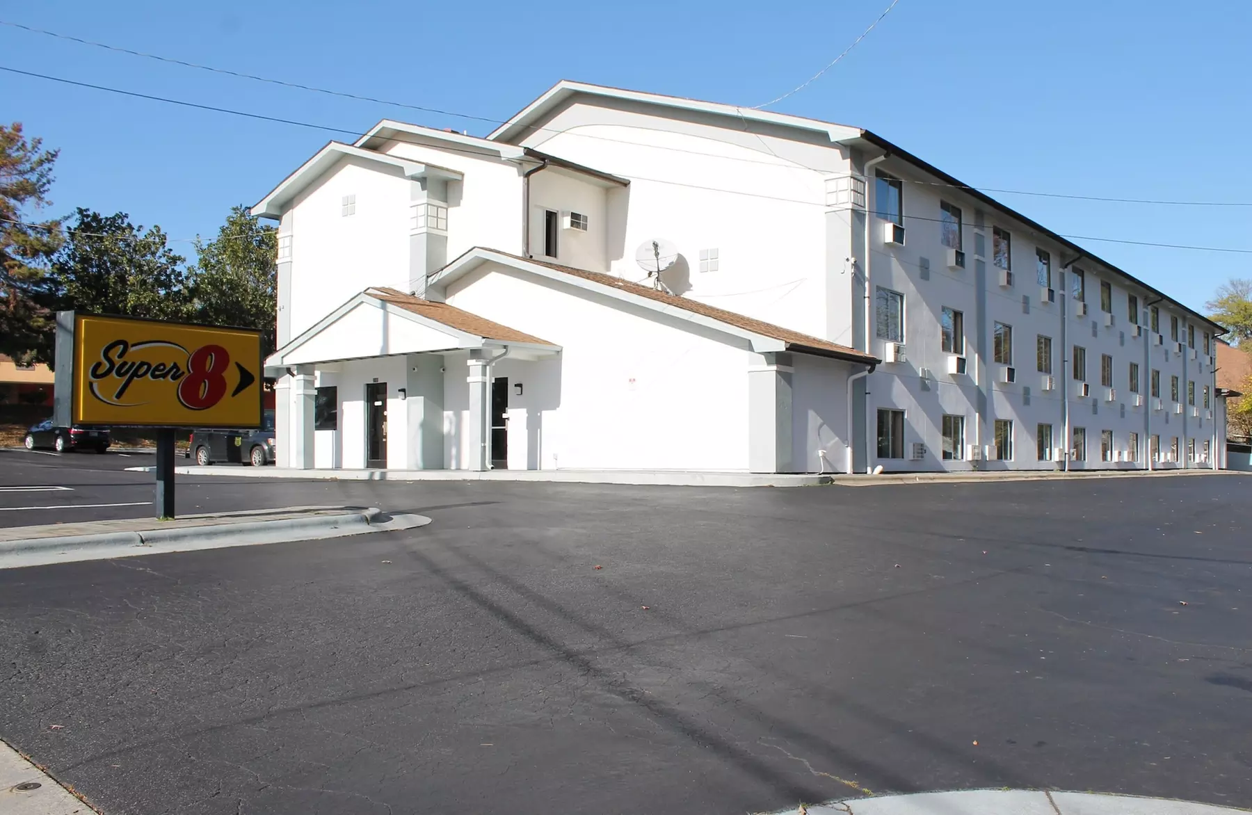 Super 8 by Wyndham Greensboro/Coliseum/Conv. - Primary Image