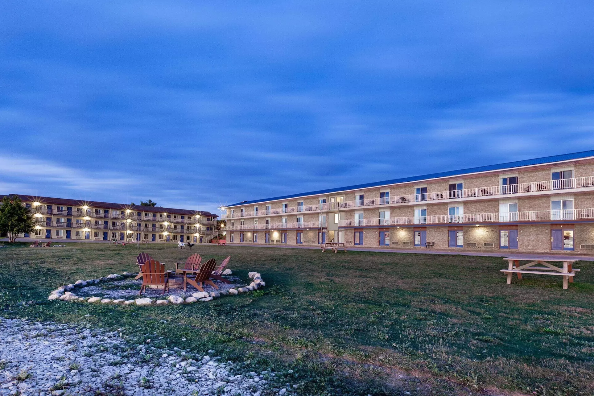 Days Inn & Suites by Wyndham St. Ignace Lakefront - Primary Image