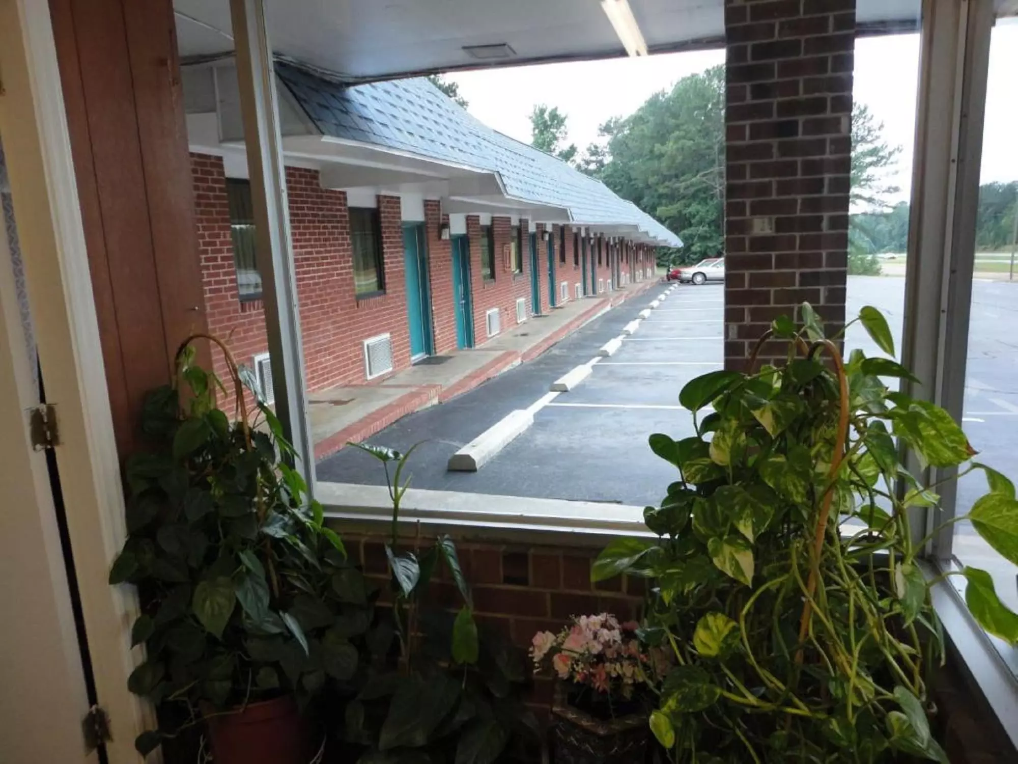 Budget Inn Franklinton - Primary Image