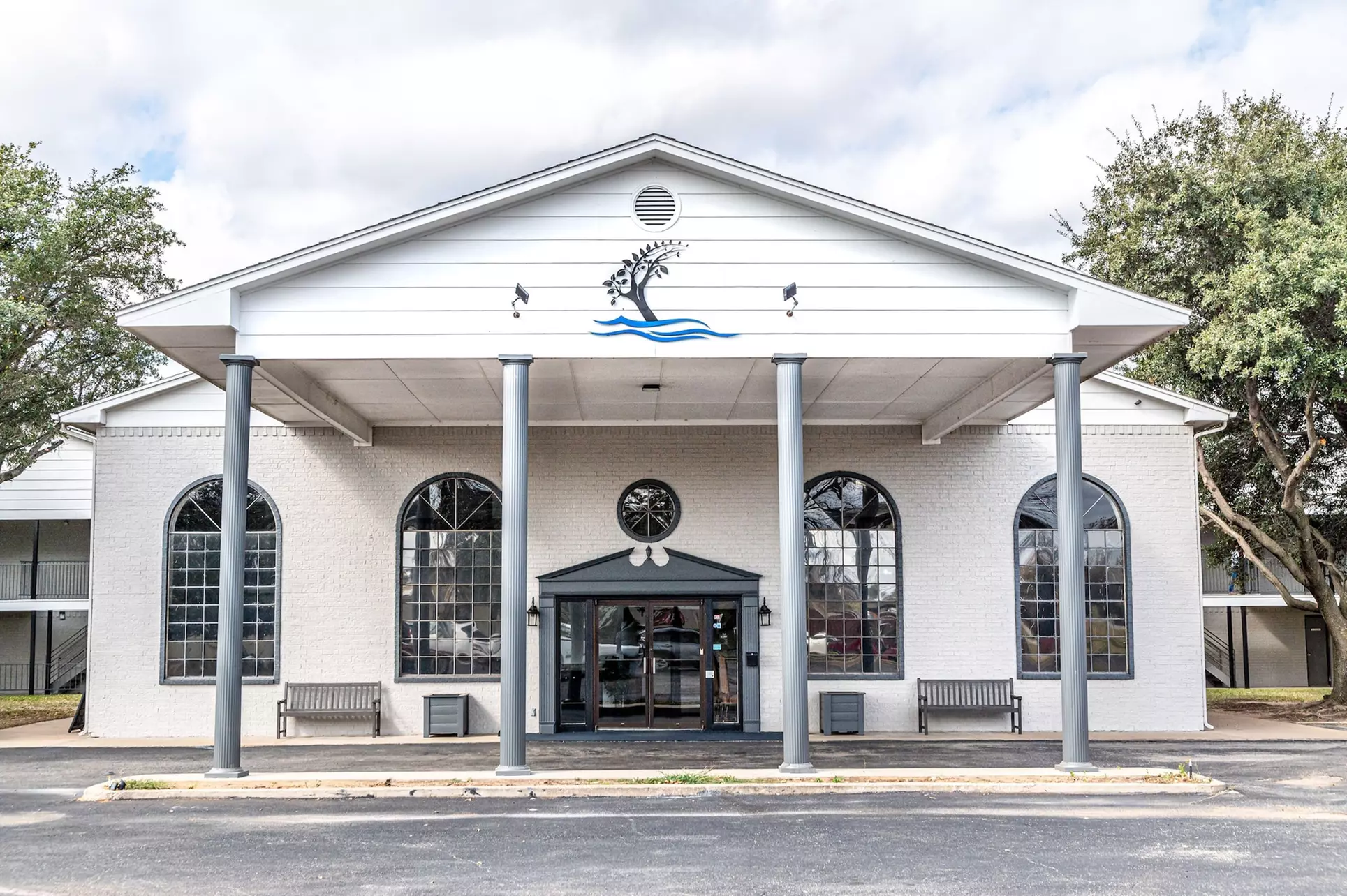 Lake View Inn - Primary Image