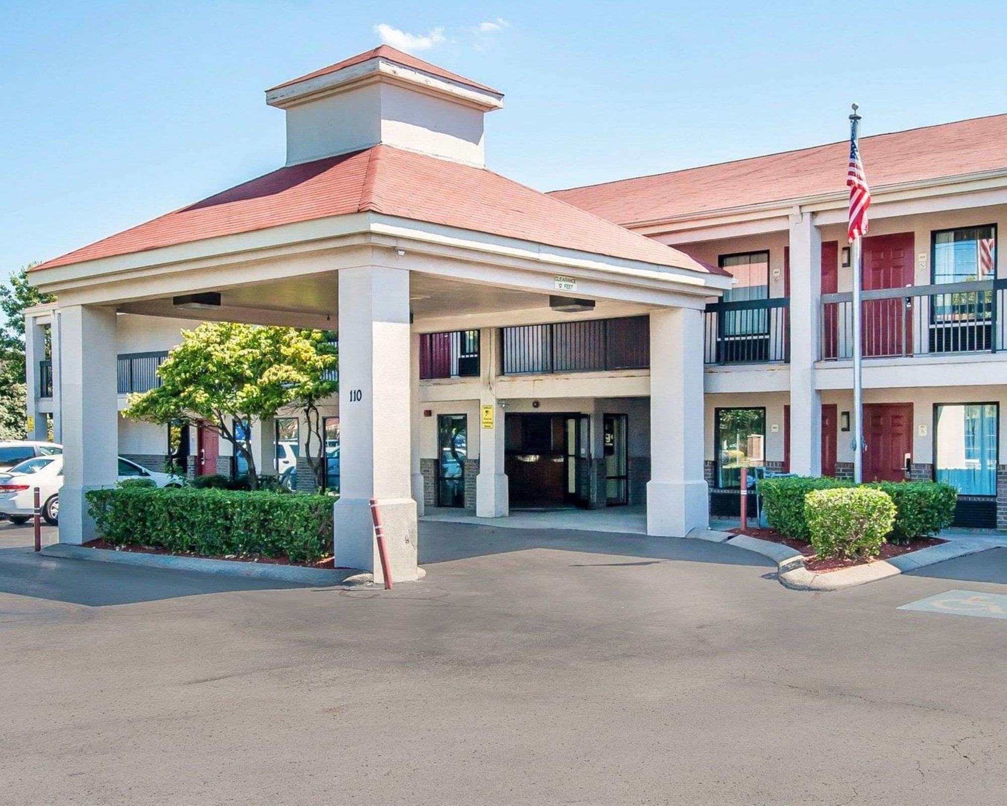Econo Lodge  Inn & Suites