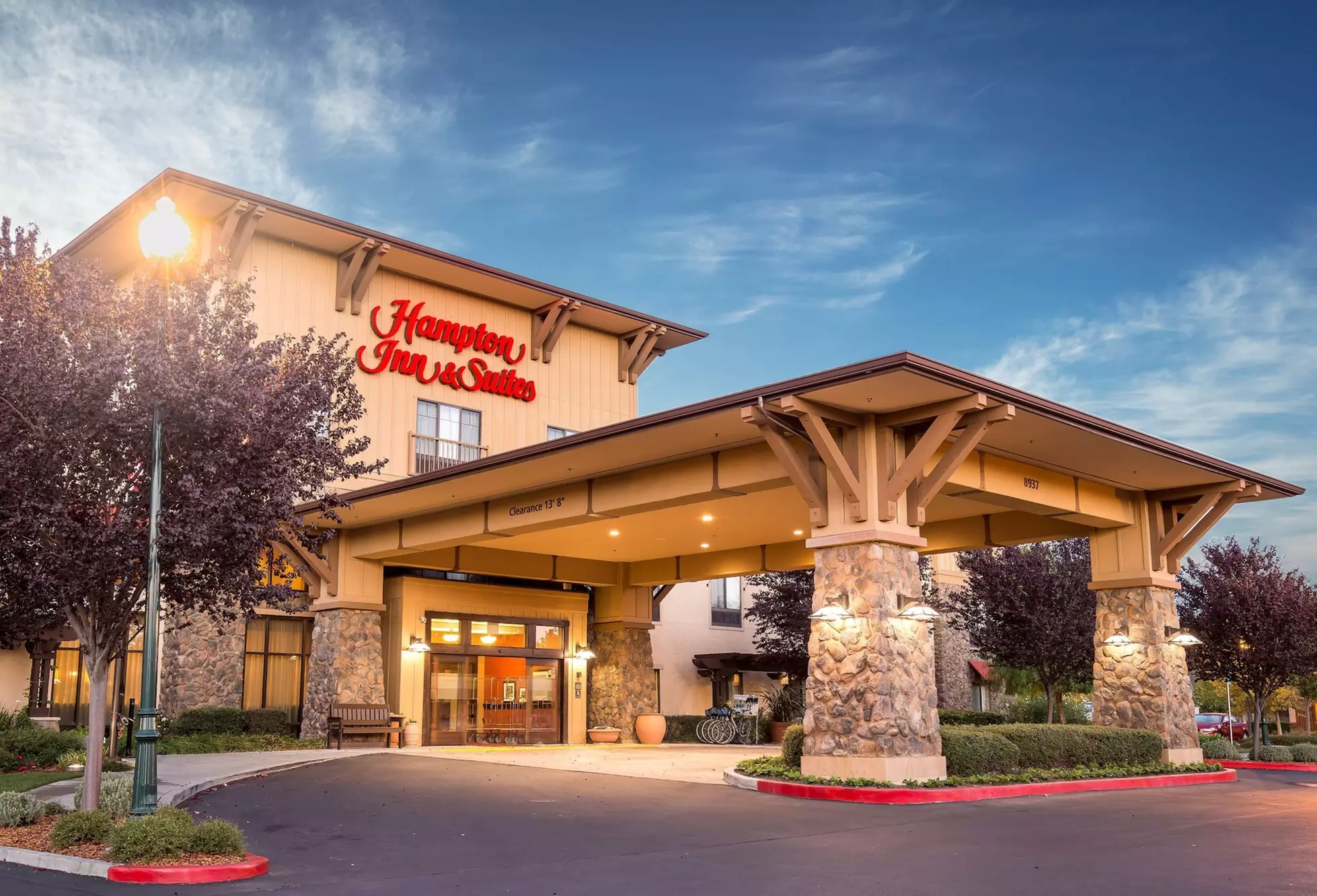 Hampton Inn & Suites Windsor/Sonoma Wine Country - Primary Image