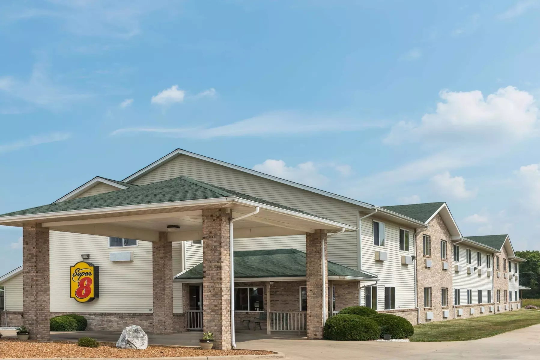 Super 8 by Wyndham Greenville - Primary Image