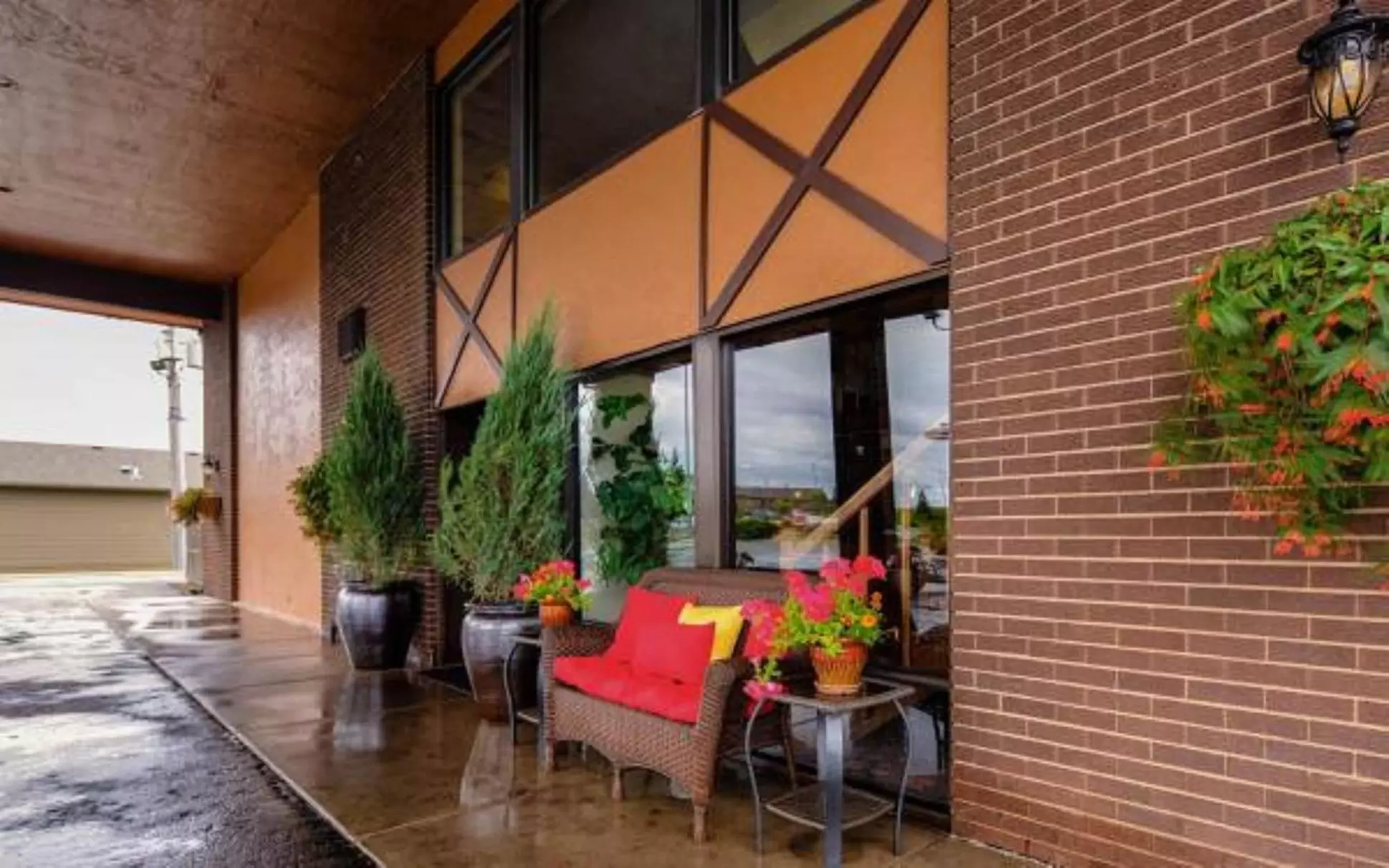 Foothills Inn - Primary Image