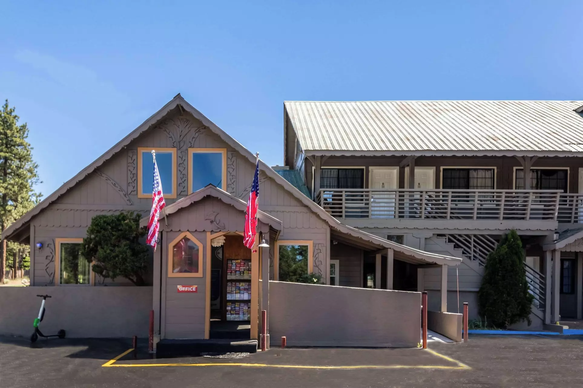 Econo Lodge Inn & Suites Heavenly Village Area - Primary Image