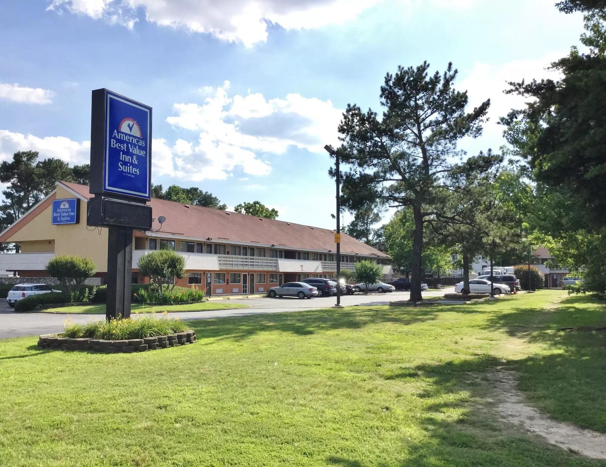 Americas Best Value Inn & Suites Little Rock at Scott Hamilton Dr - Primary Image