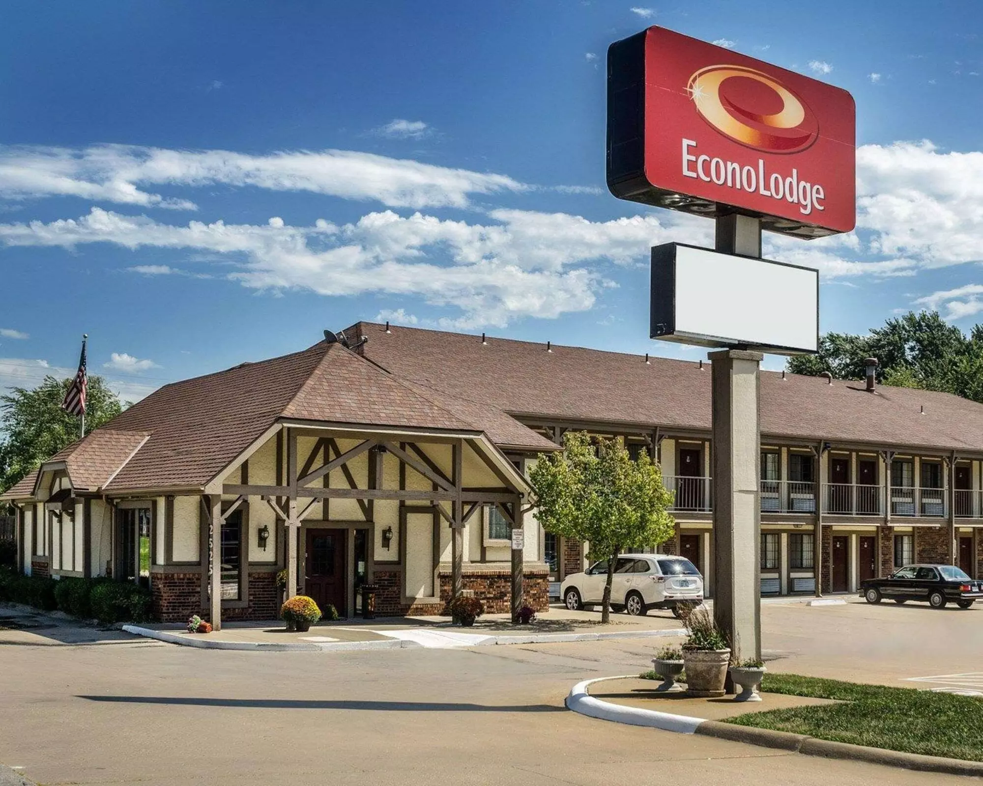 Econo Lodge University - Primary Image