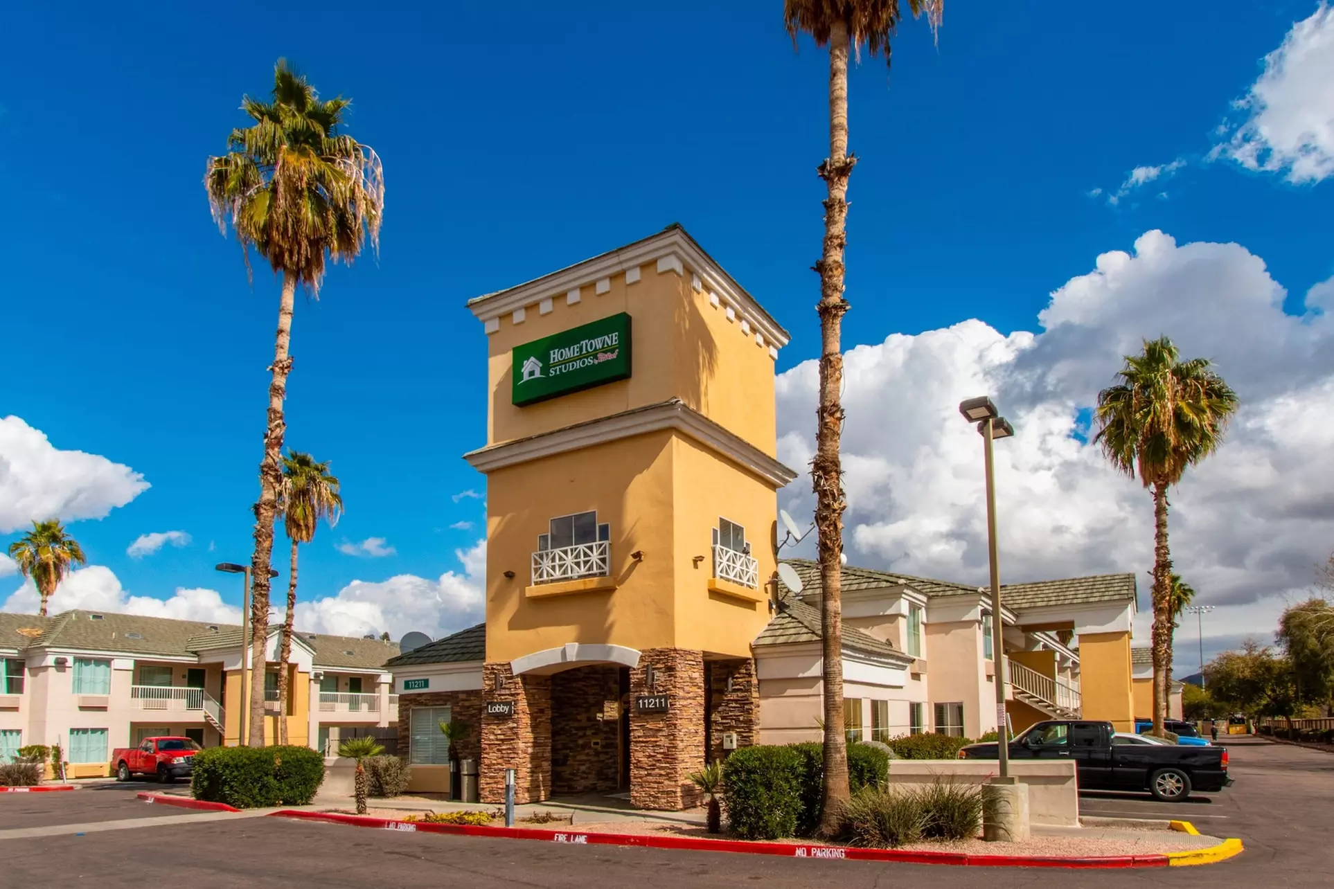 HomeTowne Studios by Red Roof Phoenix - Black Canyon Highway - Primary Image