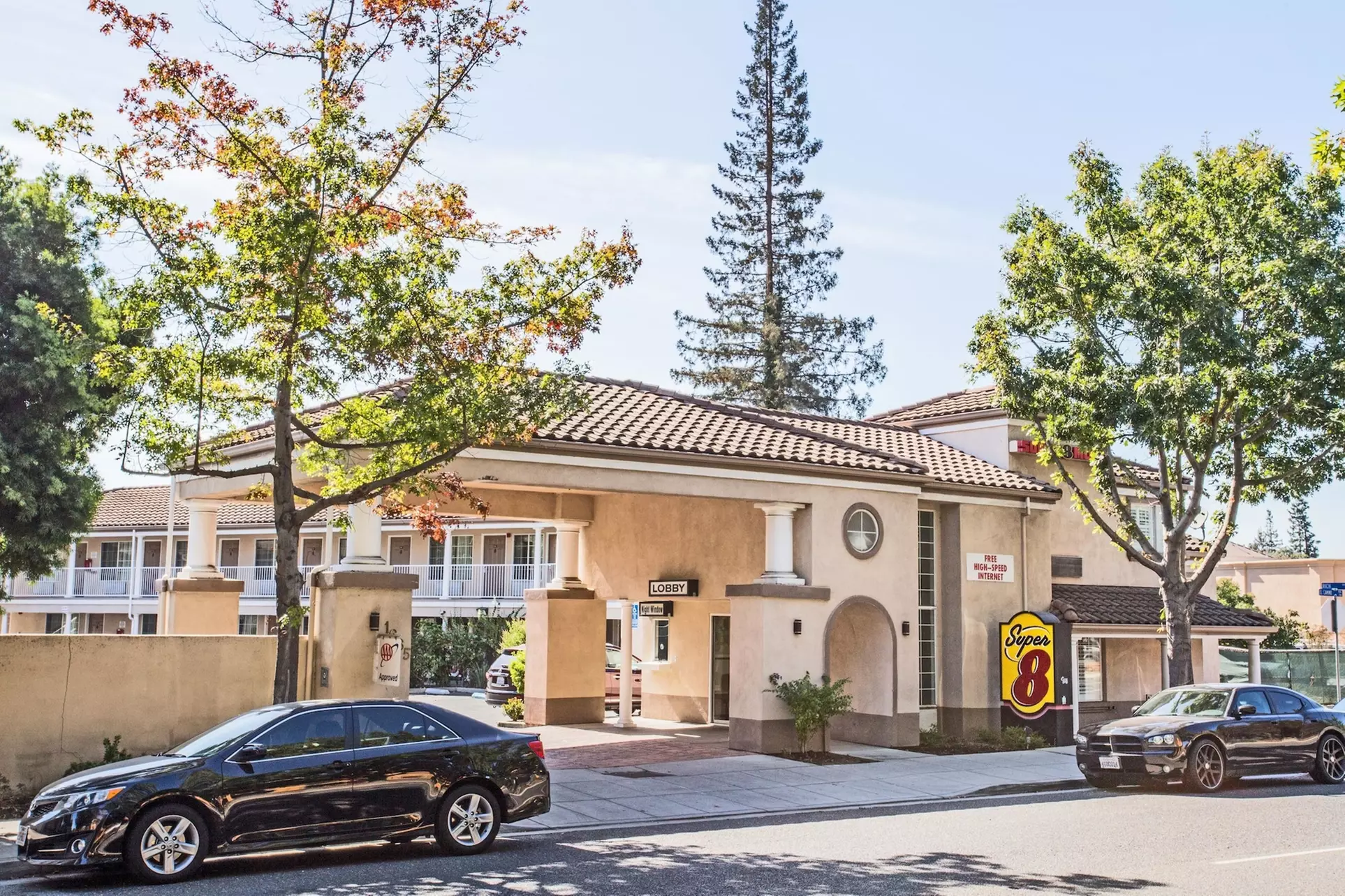 Super 8 by Wyndham Mountain View - Primary Image
