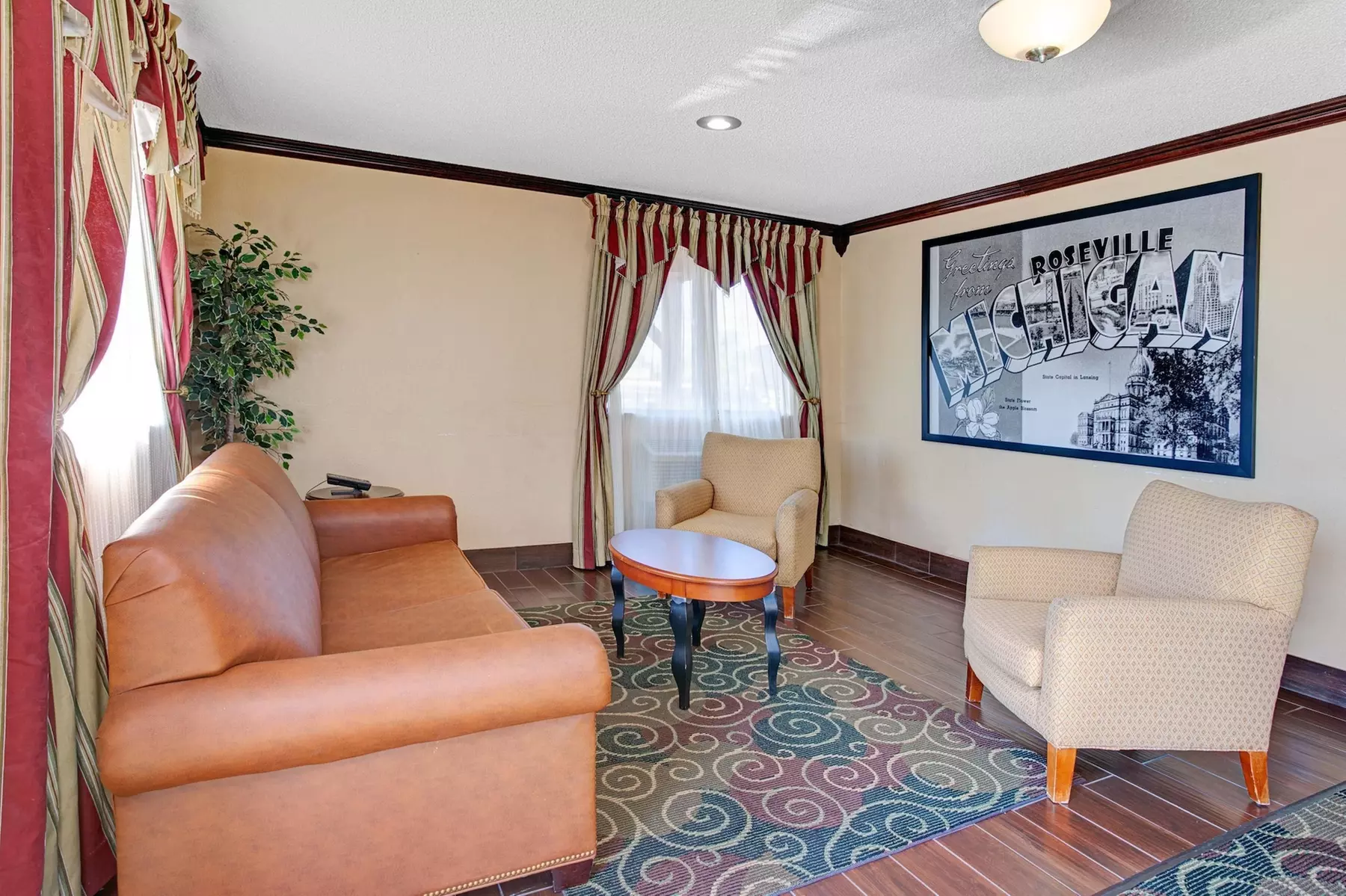 Super 8 by Wyndham Roseville/Detroit Area - Primary Image