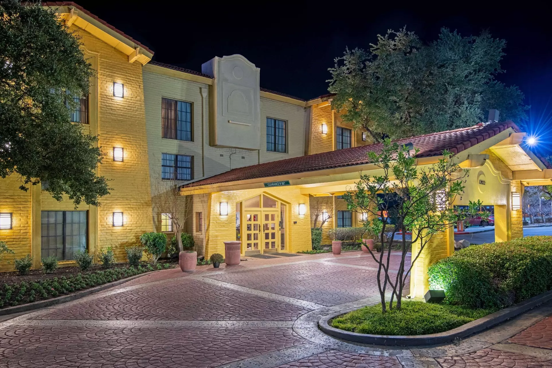 La Quinta Inn by Wyndham San Antonio I-35 N at Toepperwein - Primary Image