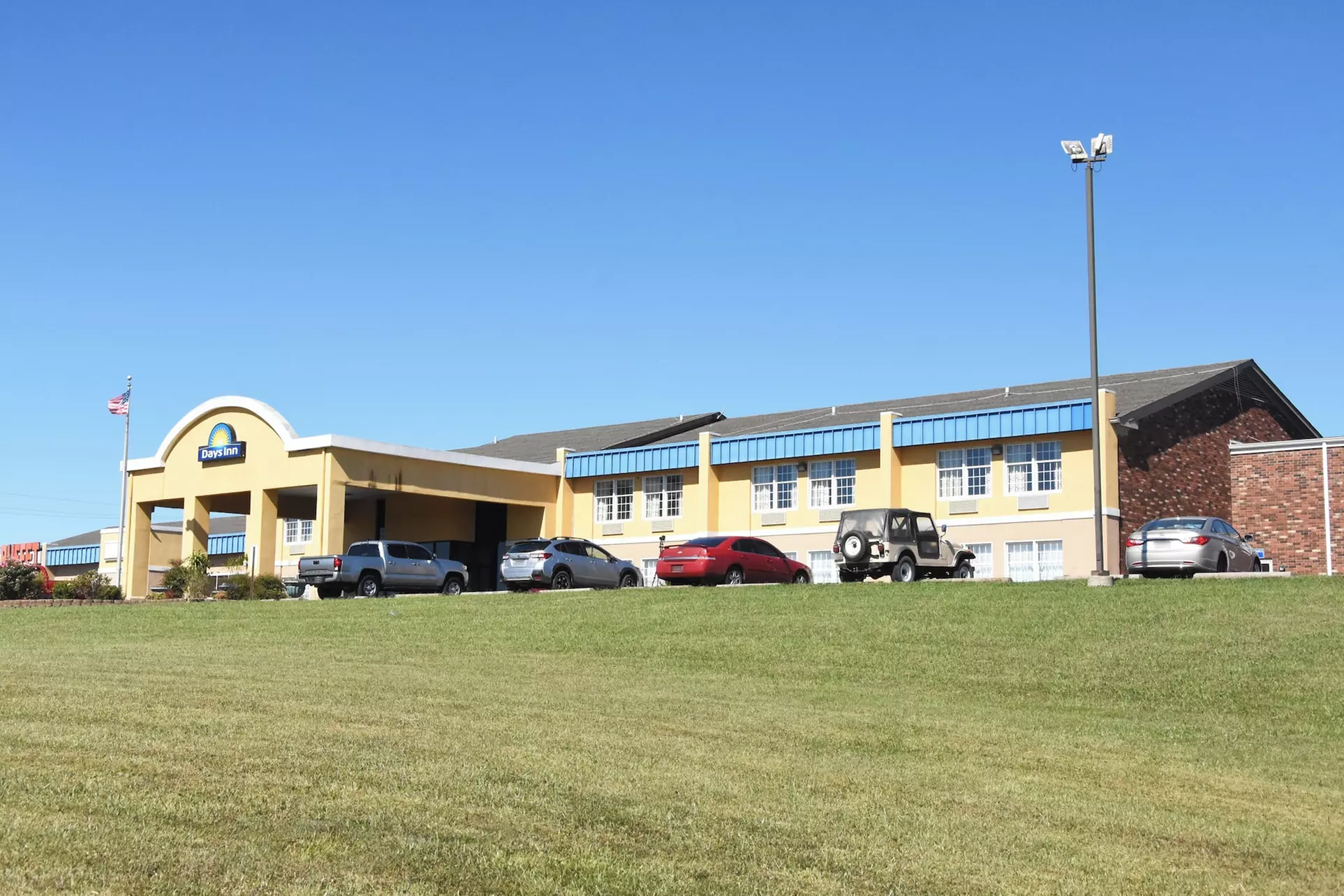 Days Inn by Wyndham Madisonville - Second Medium