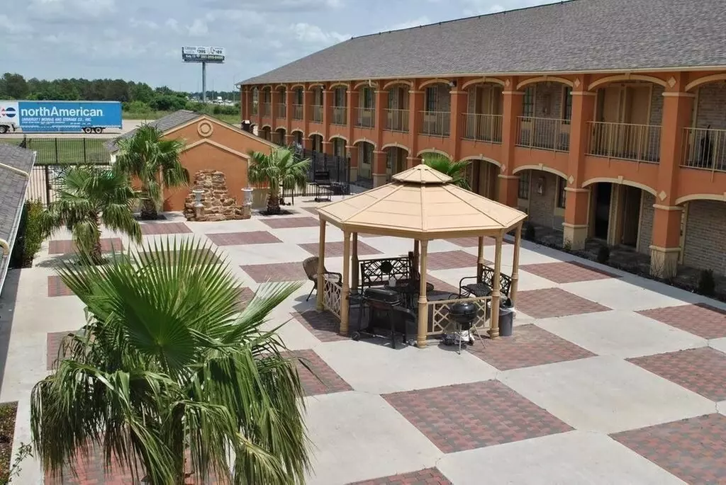 Executive Inn - Primary Image