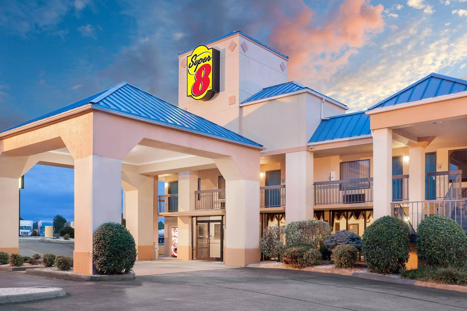 Super 8 by Wyndham Bulls Gap Greeneville Area - Primary Image