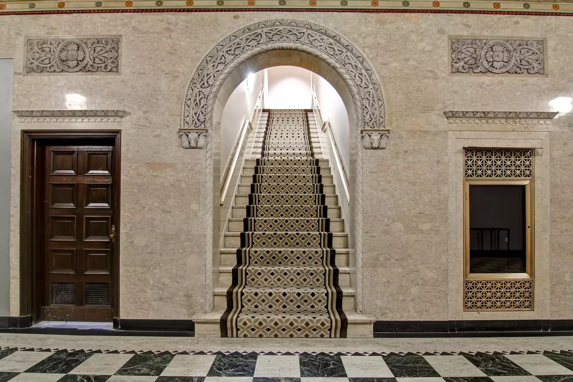 Hampton Inn & Suites Cincinnati-Downtown