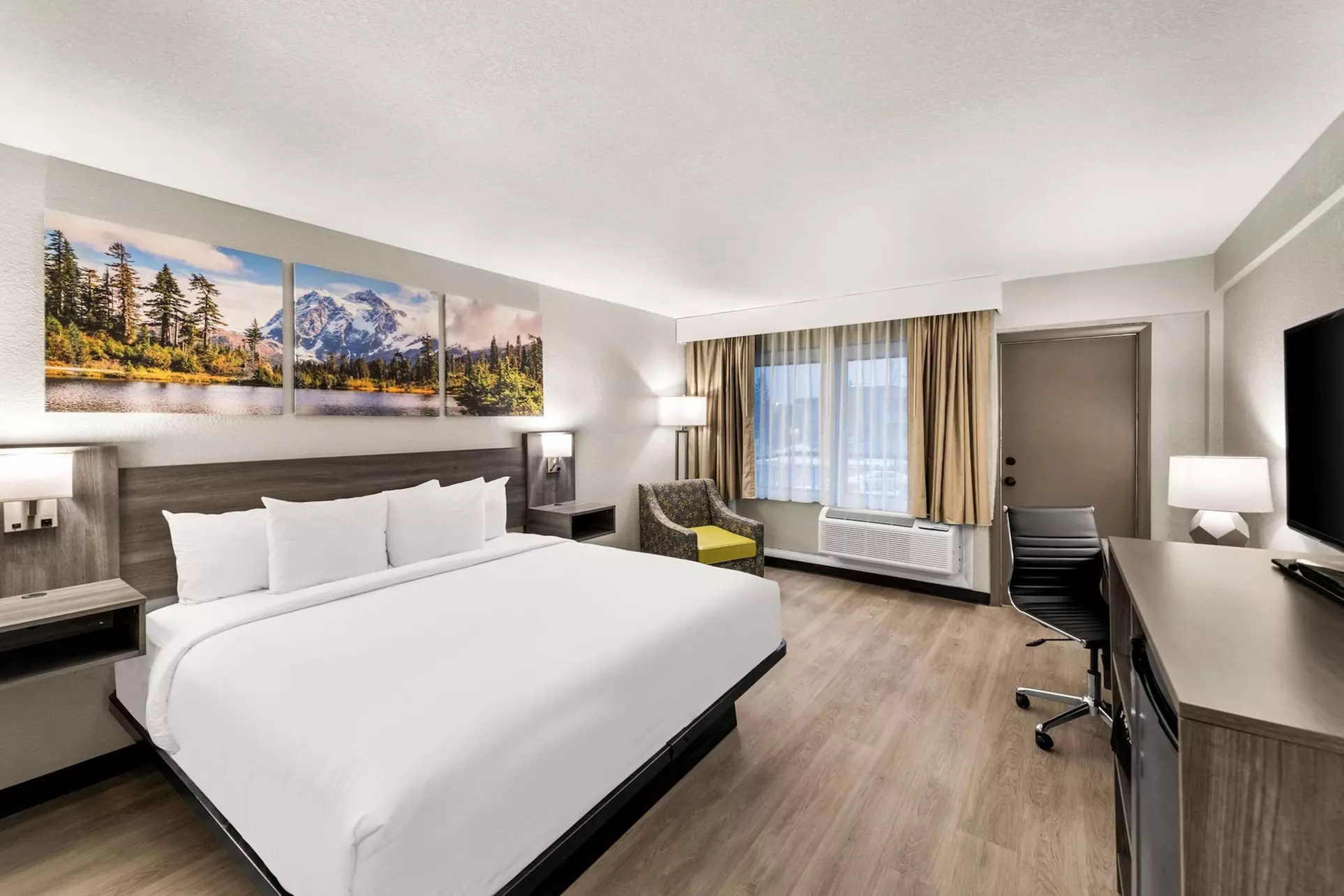 Clarion Pointe Rhinelander Downtown - Primary Image
