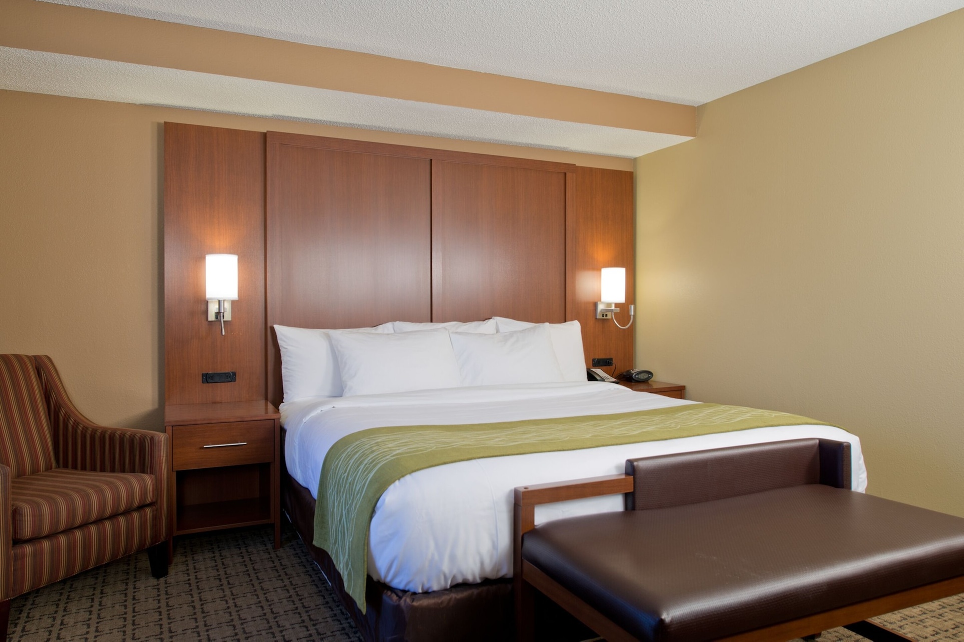 Russell Inn & Suites