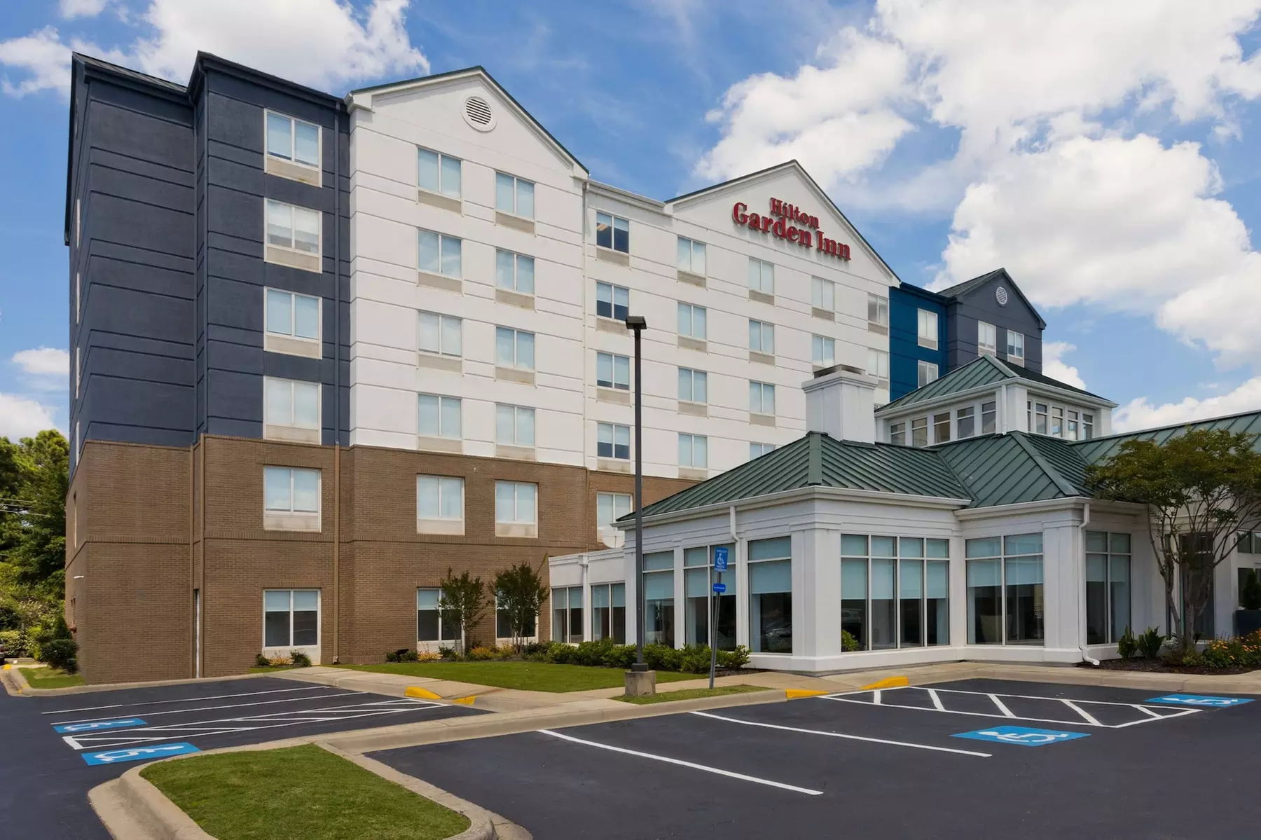 Hilton Garden Inn Birmingham/Lakeshore Drive - Primary Image