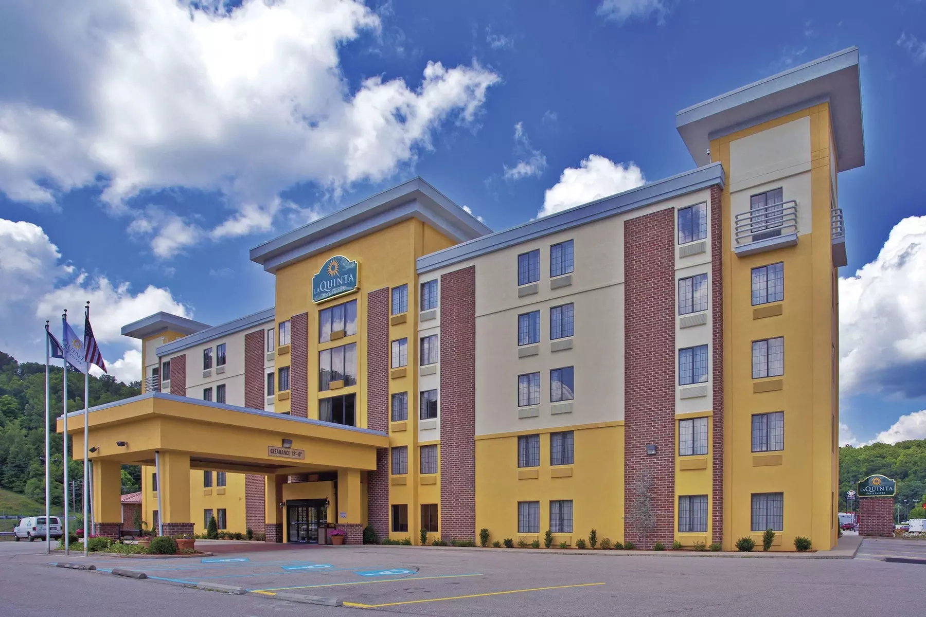 La Quinta Inn & Suites by Wyndham Elkview - Charleston NE - Primary Image