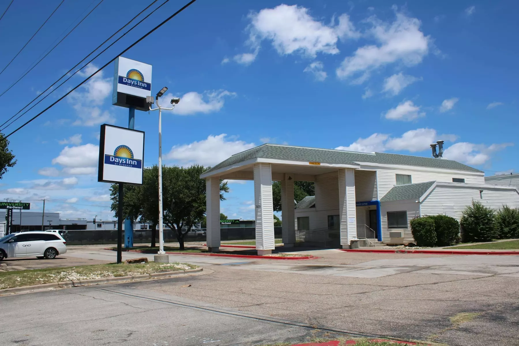Days Inn by Wyndham Waco University Area - Primary Image