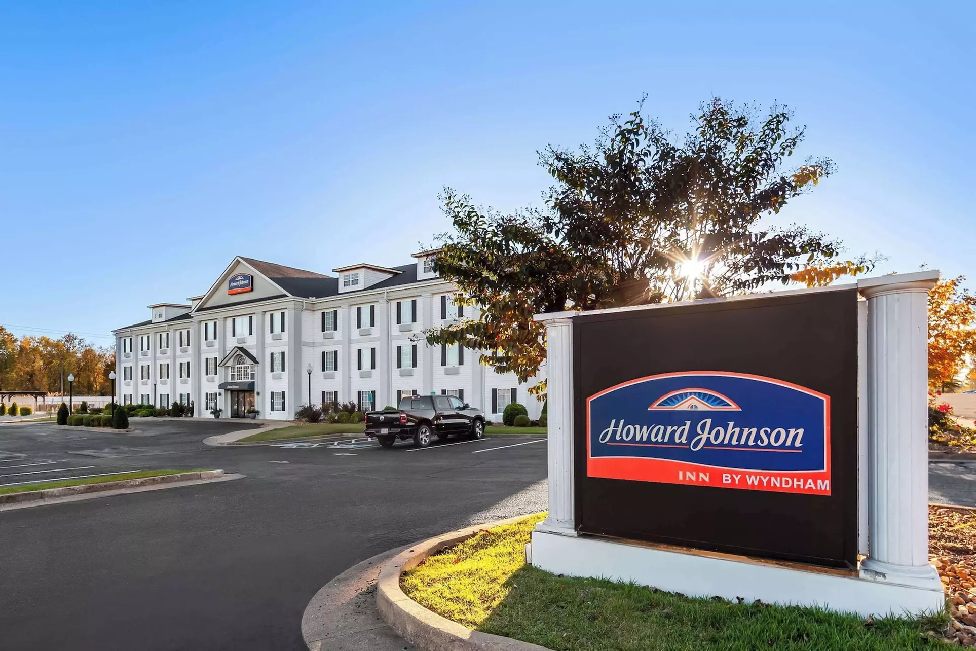 Howard Johnson by Wyndham Jackson - Primary Image
