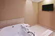 La Quinta Inn & Suites by Wyndham Las Vegas Tropicana - Second Medium