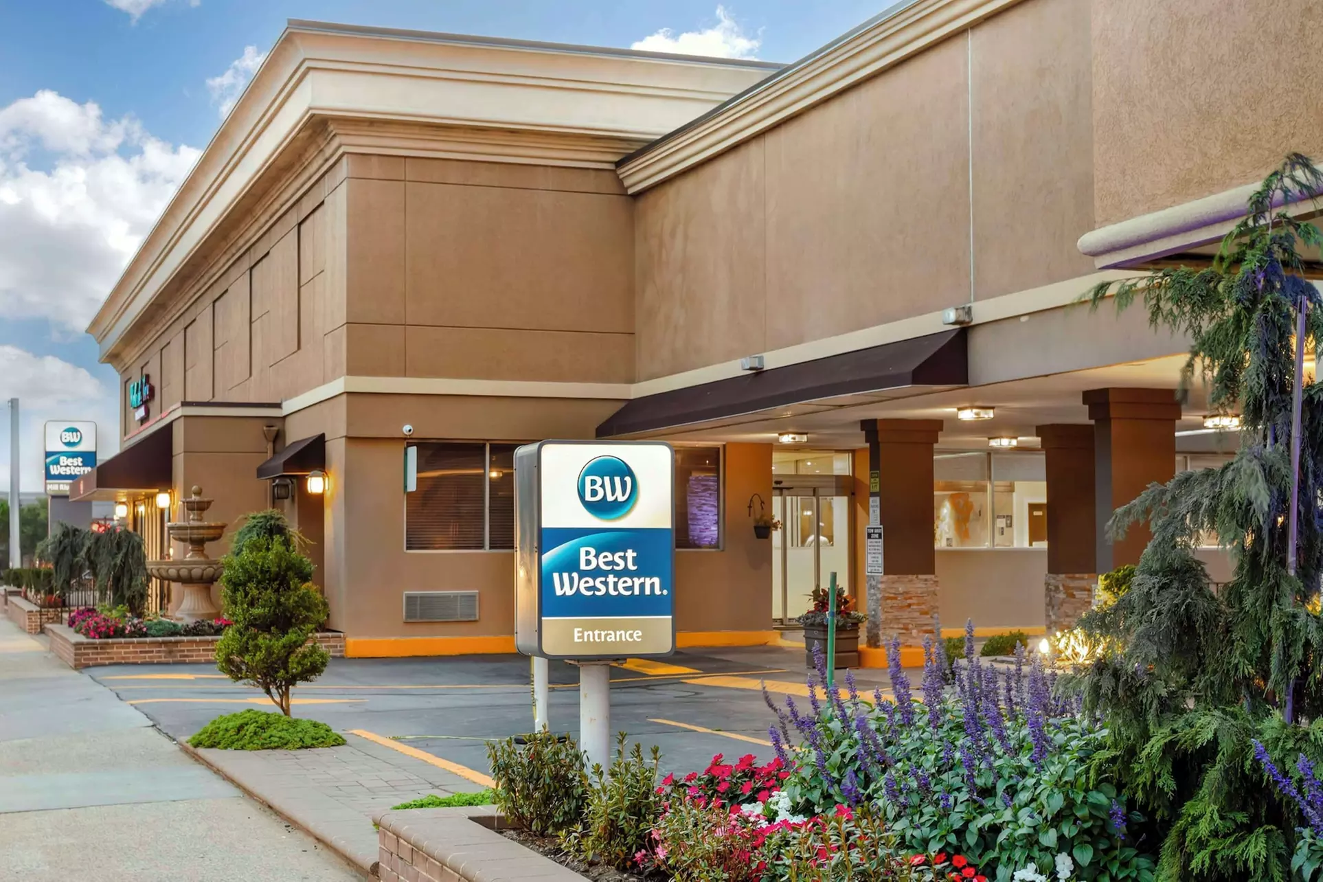 Best Western Mill River Manor - Primary Image
