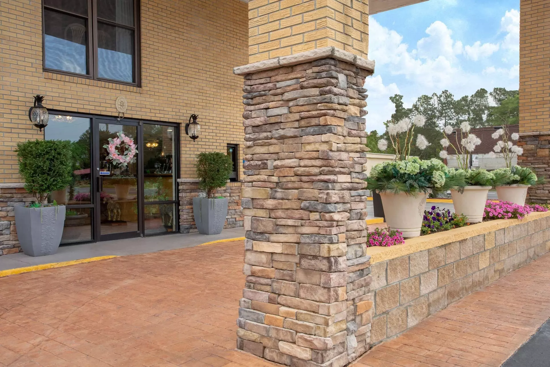 Days Inn by Wyndham Lake City - Primary Image