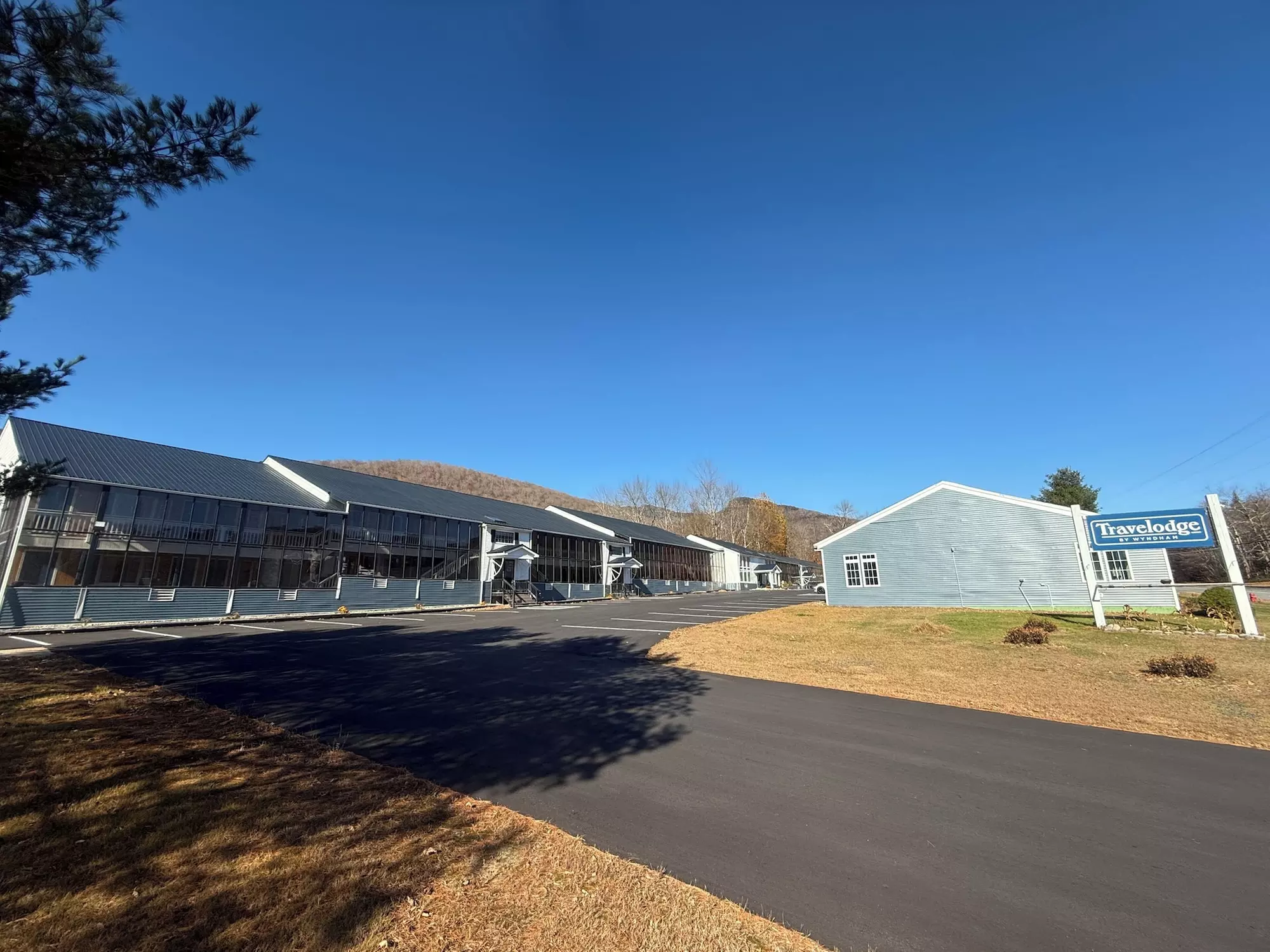 Travelodge by Wyndham Lincoln Near White Mountain - Primary Image