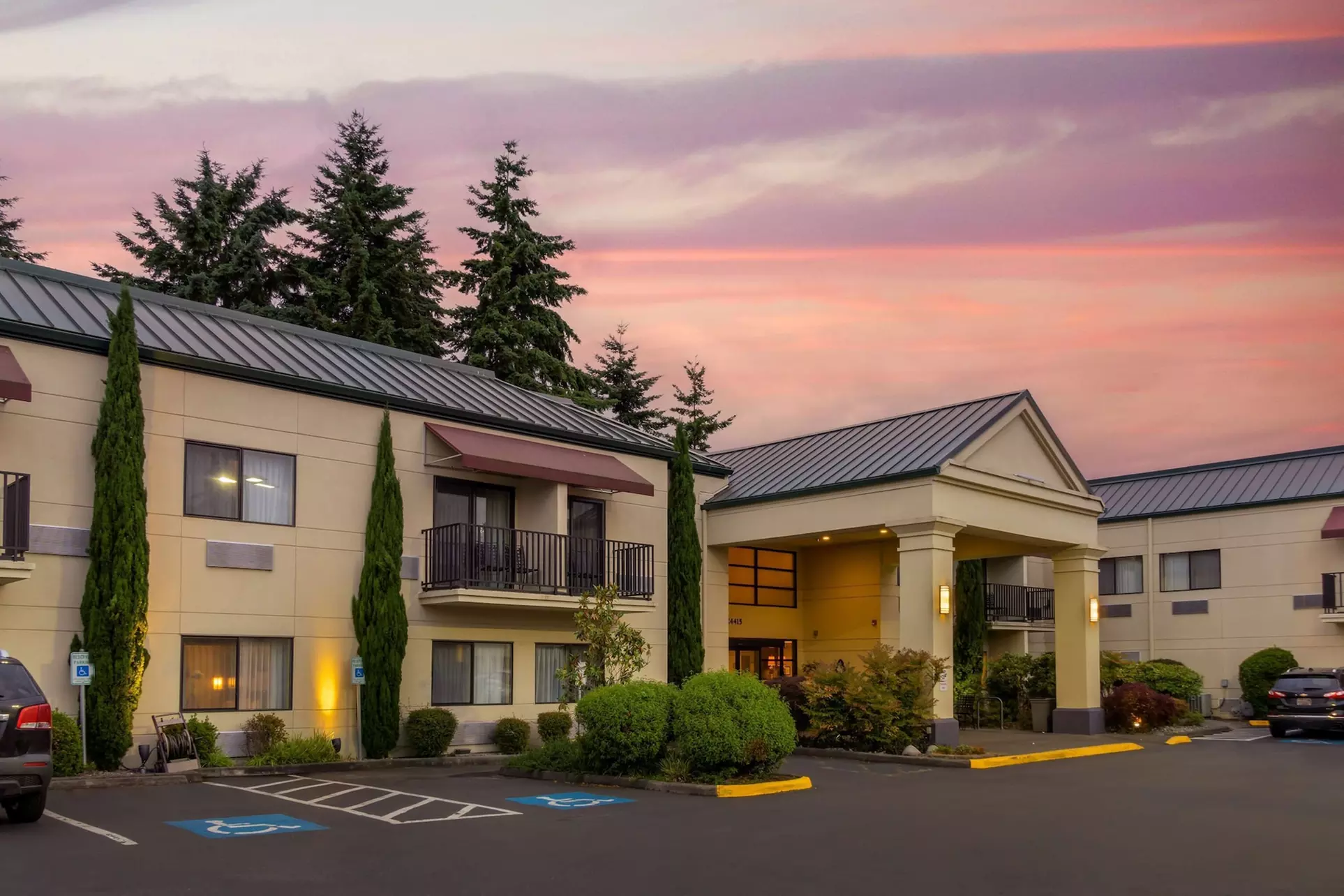 Best Western Plus Plaza by the Green - Primary Image