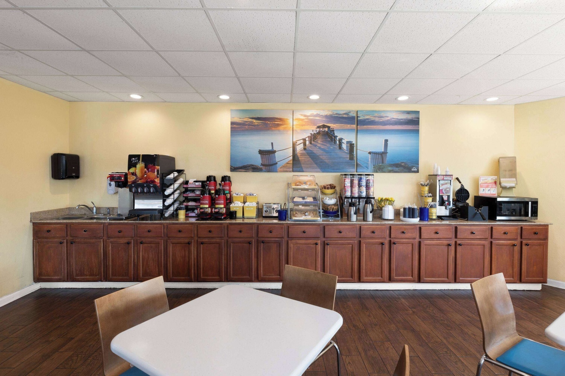 Days Inn by Wyndham Biloxi Beach