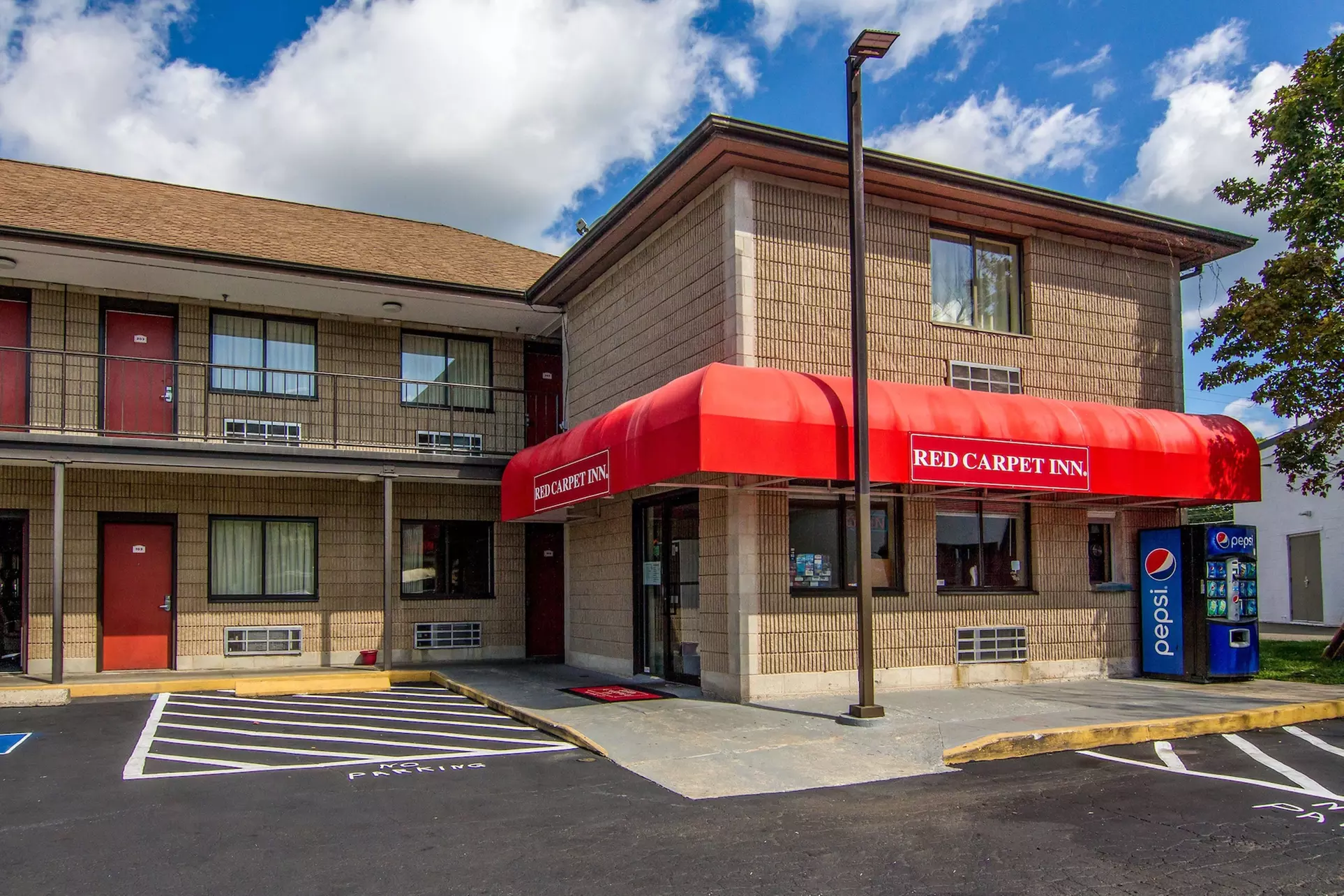 Red Carpet Inn Norwalk - Primary Image