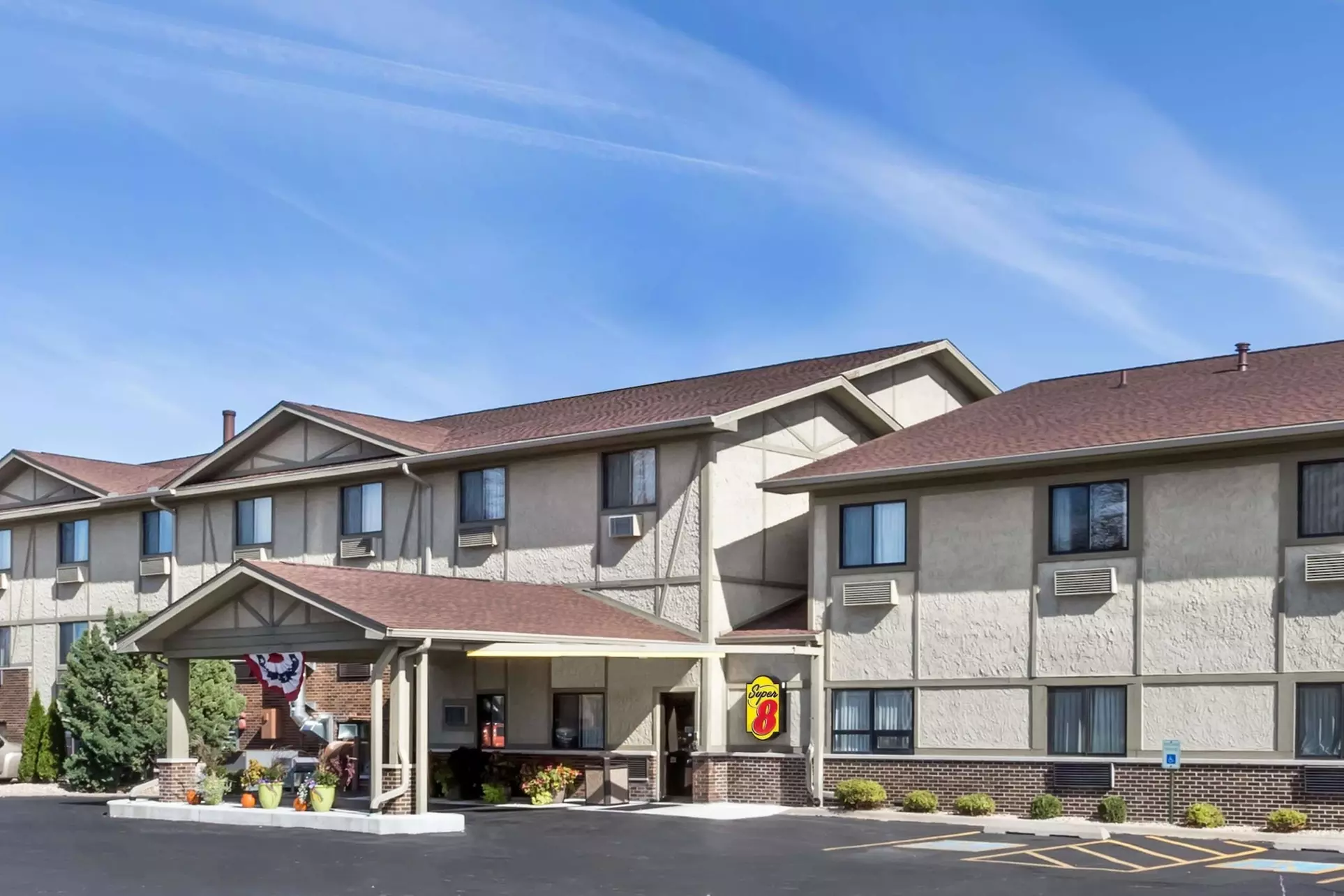 Super 8 by Wyndham Ottawa Starved Rock - Primary Image