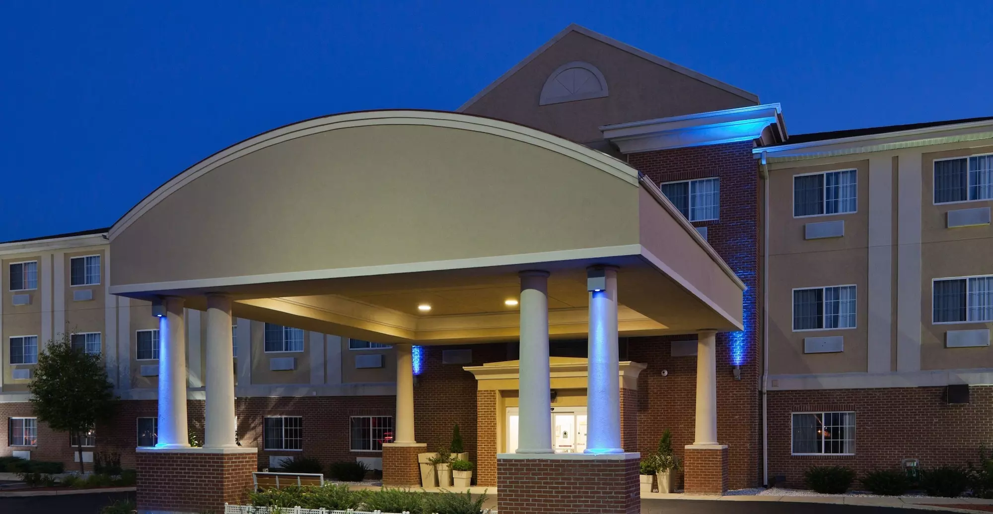 Holiday Inn Express Hotel & Suites Defiance by IHG - Primary Image
