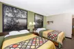 Super 8 by Wyndham Fairmont - Second Medium